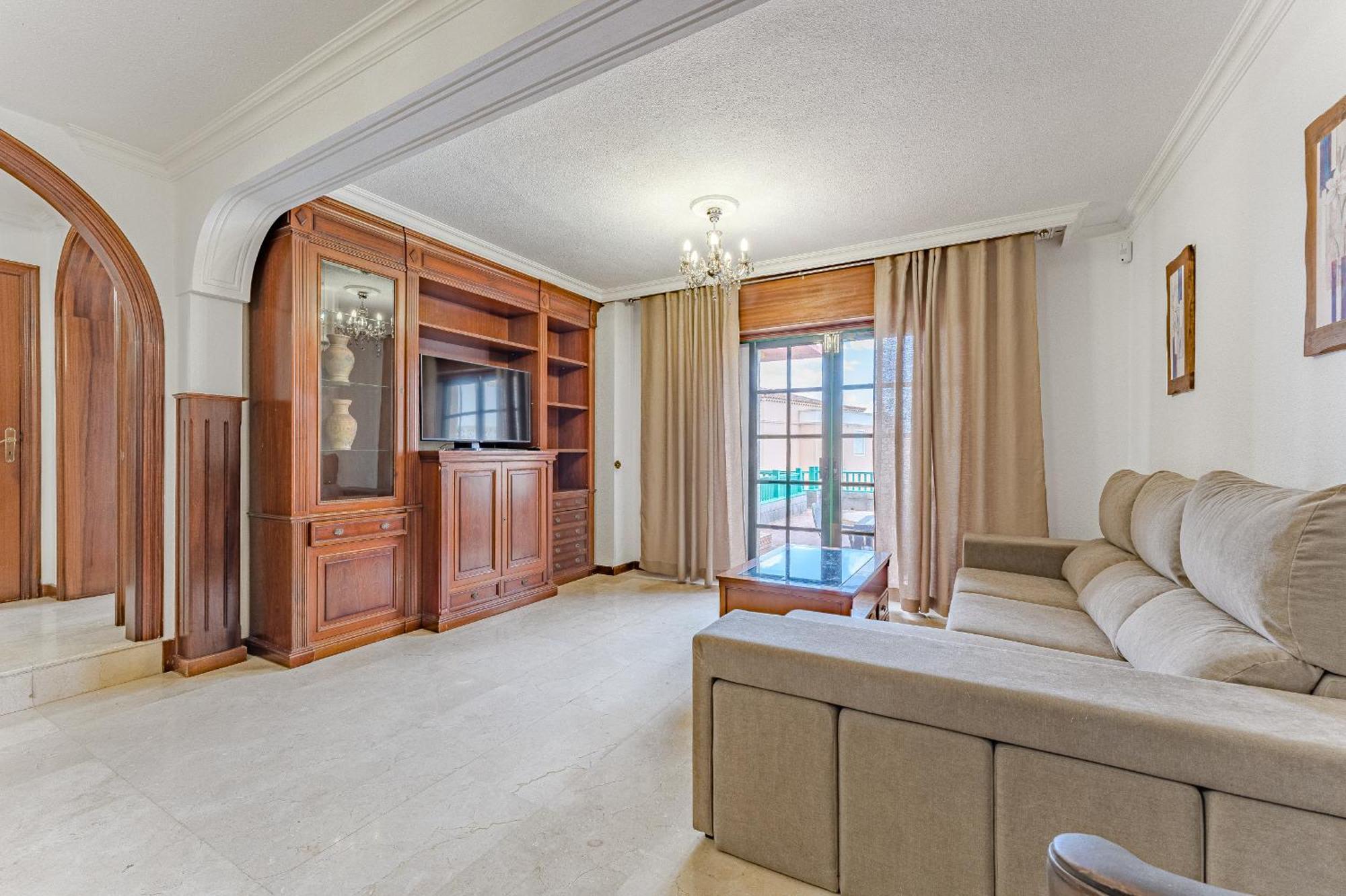 Сasa de vacaciones - 3 Bedroom House With Pool *
