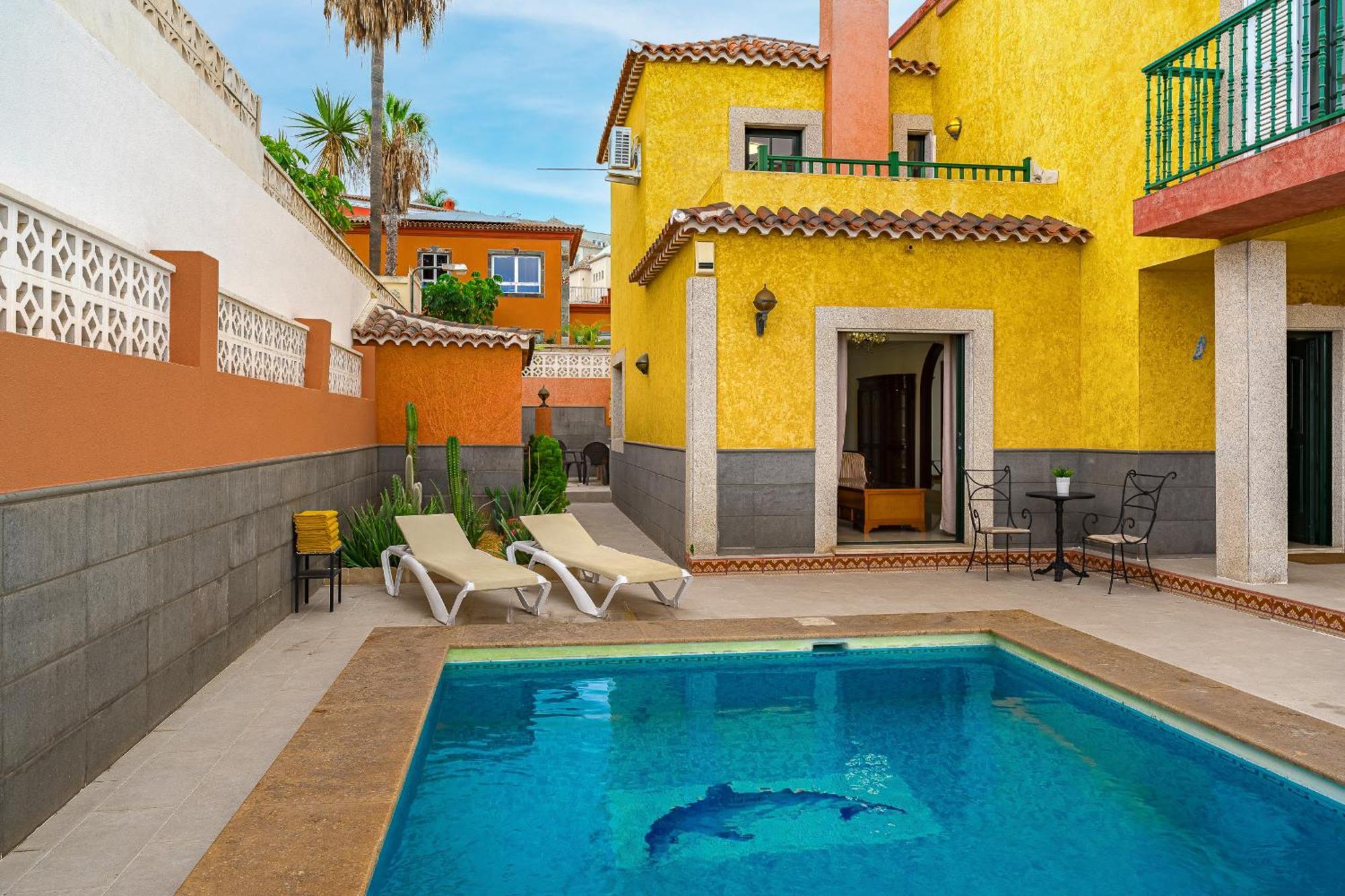 - 3 Bedroom House With Pool Chayofa