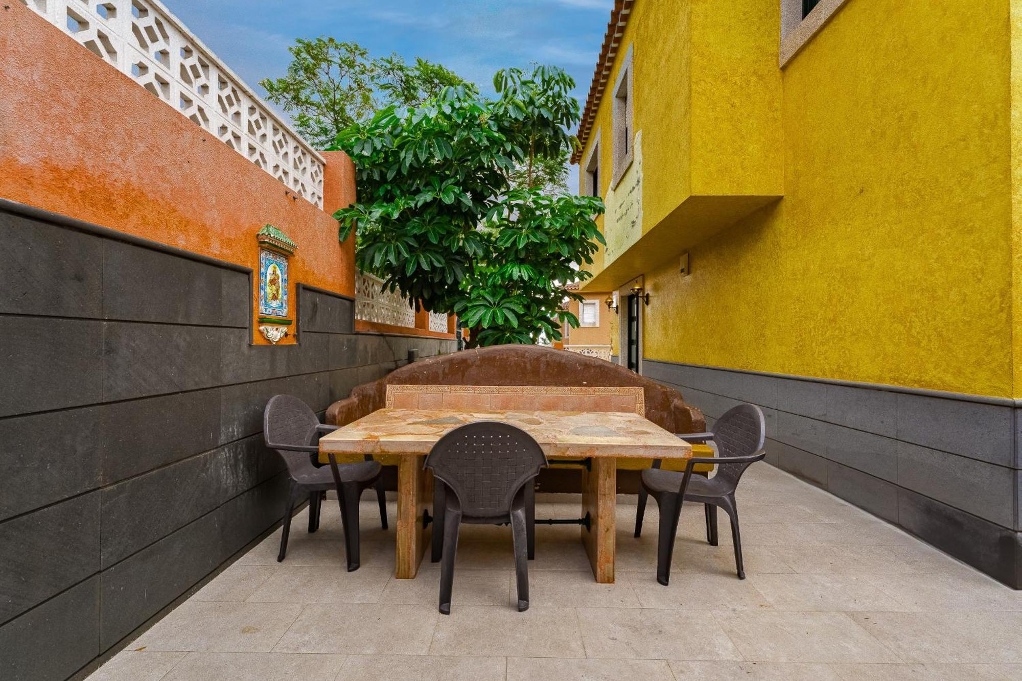Сasa de vacaciones - 3 Bedroom House With Pool
