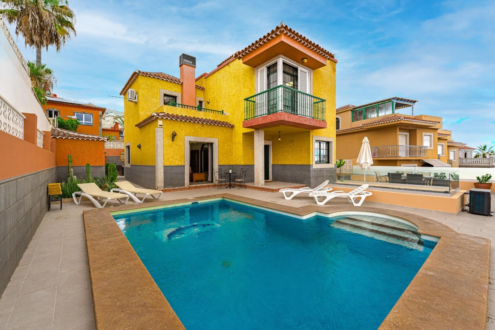 Сasa de vacaciones - 3 Bedroom House With Pool