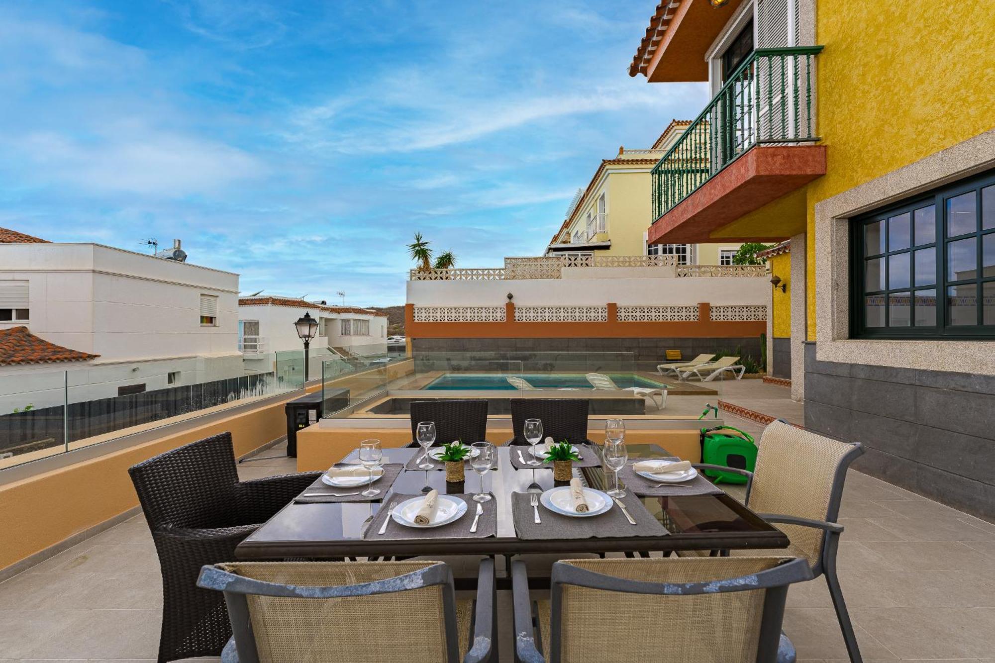 - 3 Bedroom House With Pool
