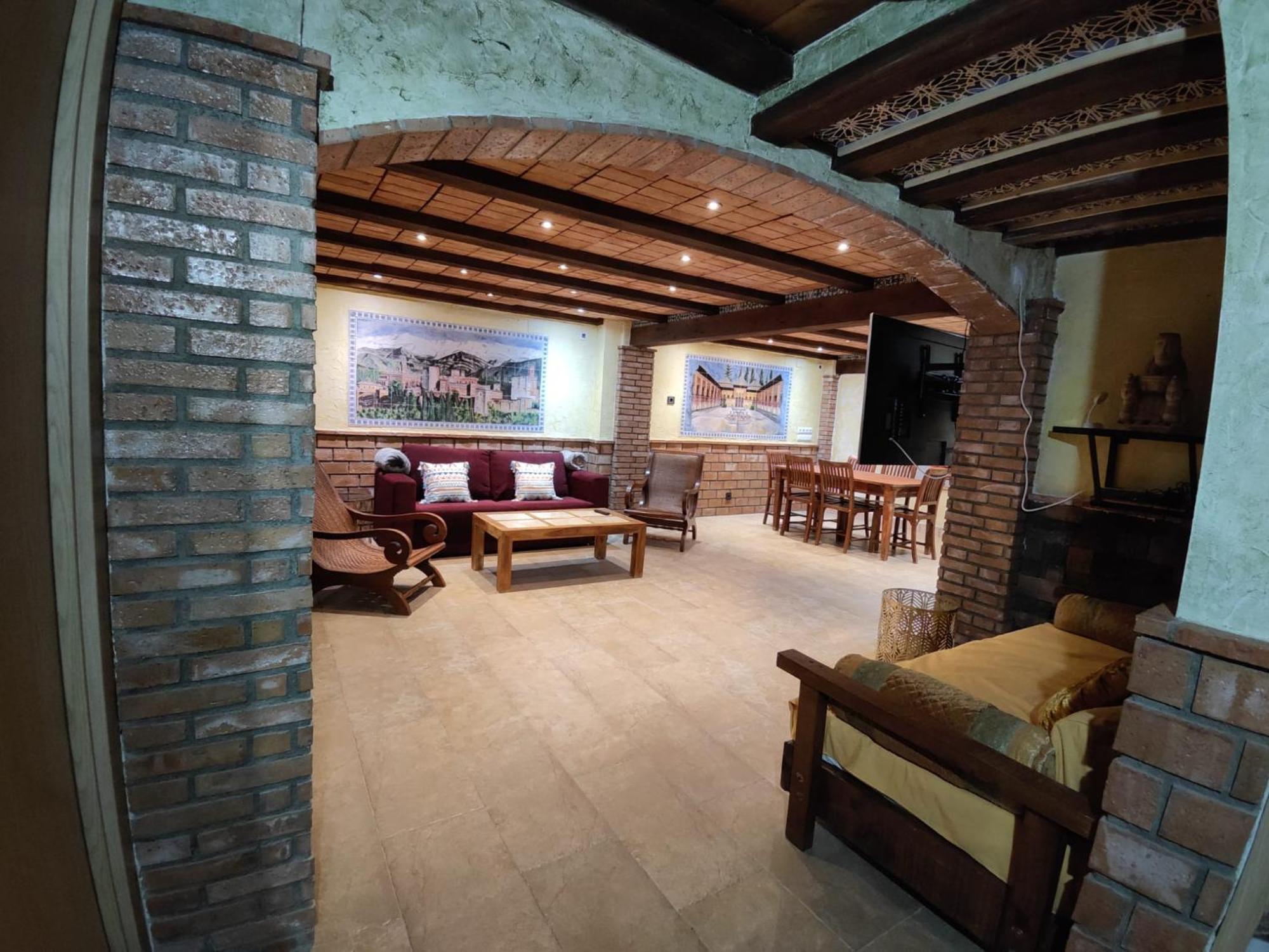 La Gran Casa De *
