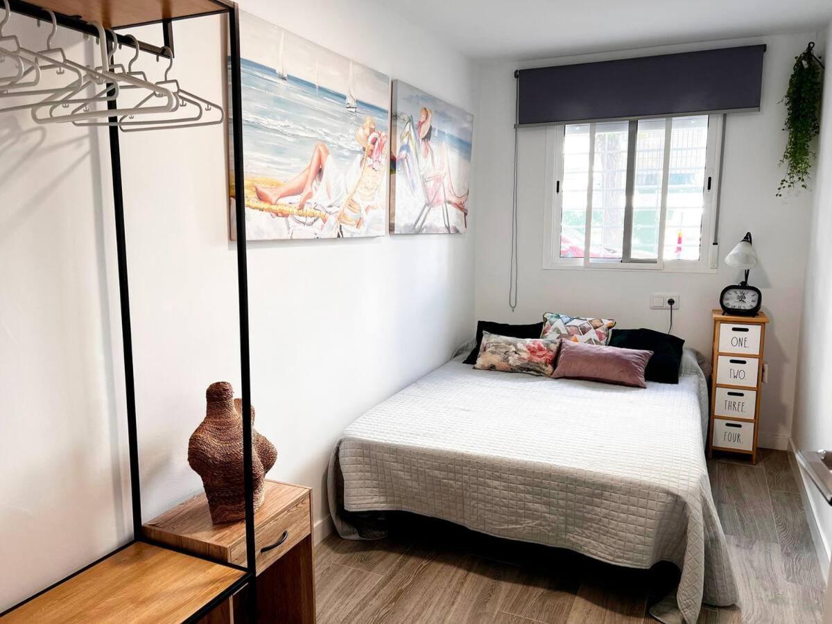 Casa Moderna Con Garaje En Rota, Cerca De Playa *