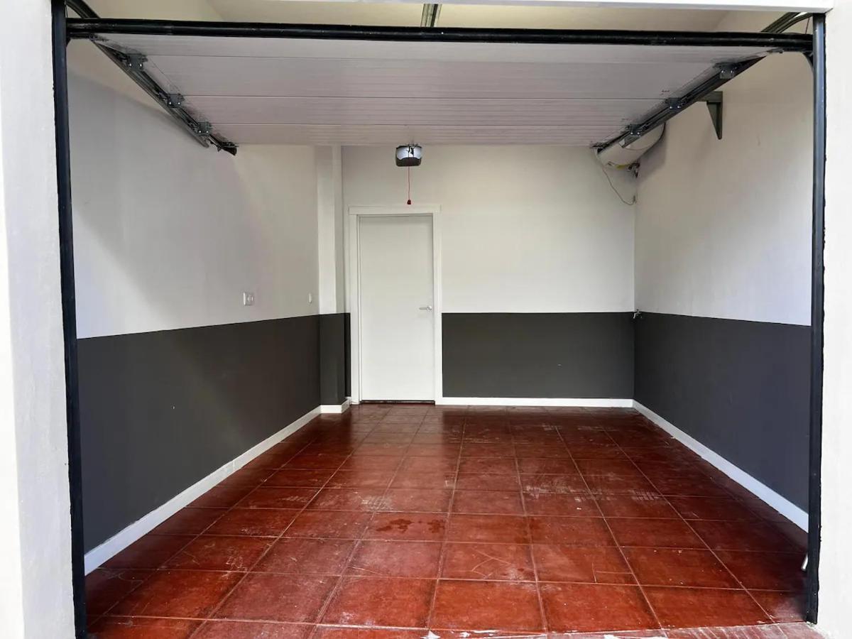 Casa Moderna Con Garaje En Rota, Cerca De Playa