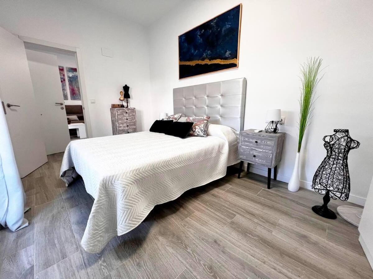 Casa Moderna Con Garaje En Rota, Cerca De Playa *