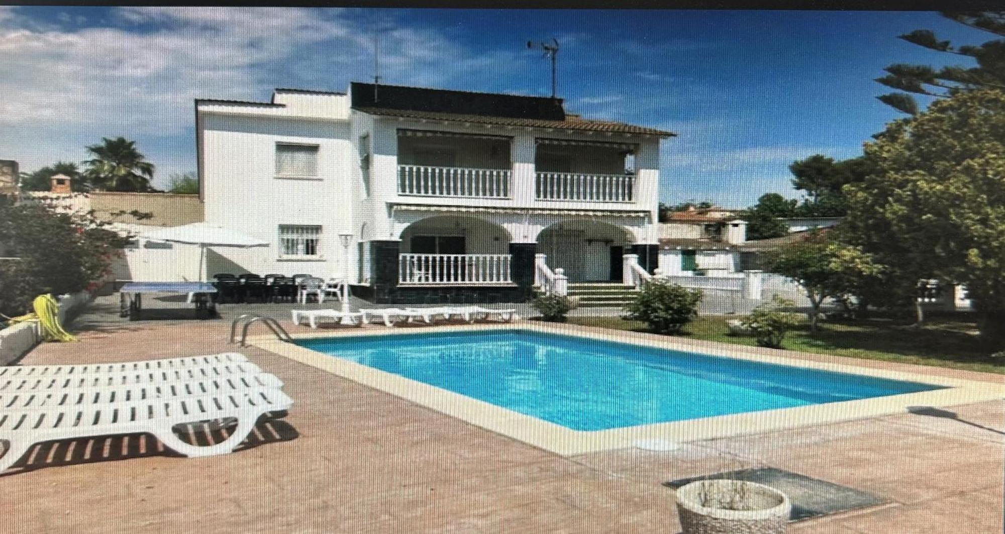Con Piscina Privada La Riera (Catalonia)