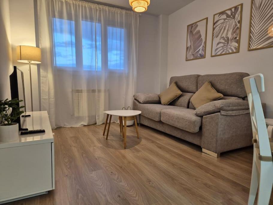 Apartamento 650a Acogedor Con Garaje Oviedo