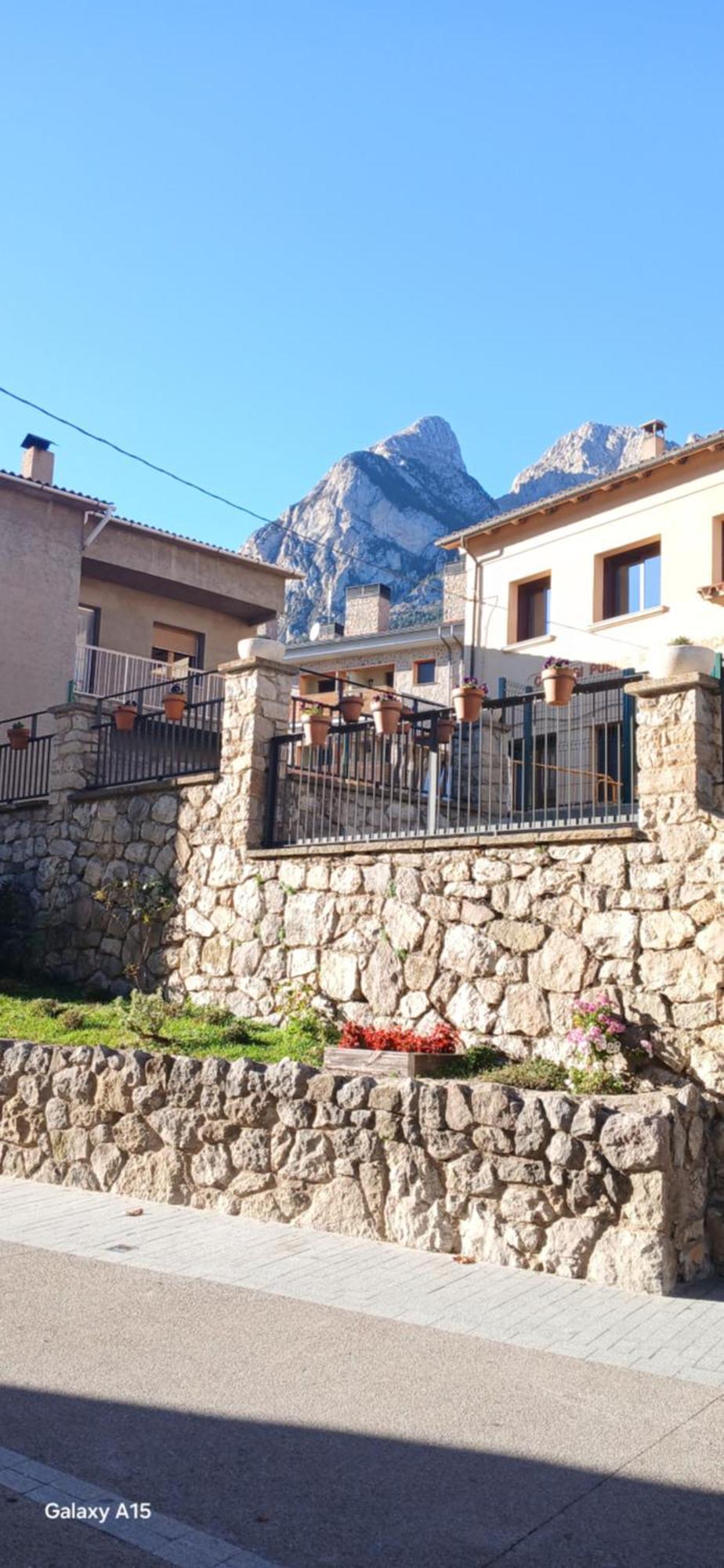 La Cara Nord , Turistico ,saldes, A Pies Del Pedraforca,