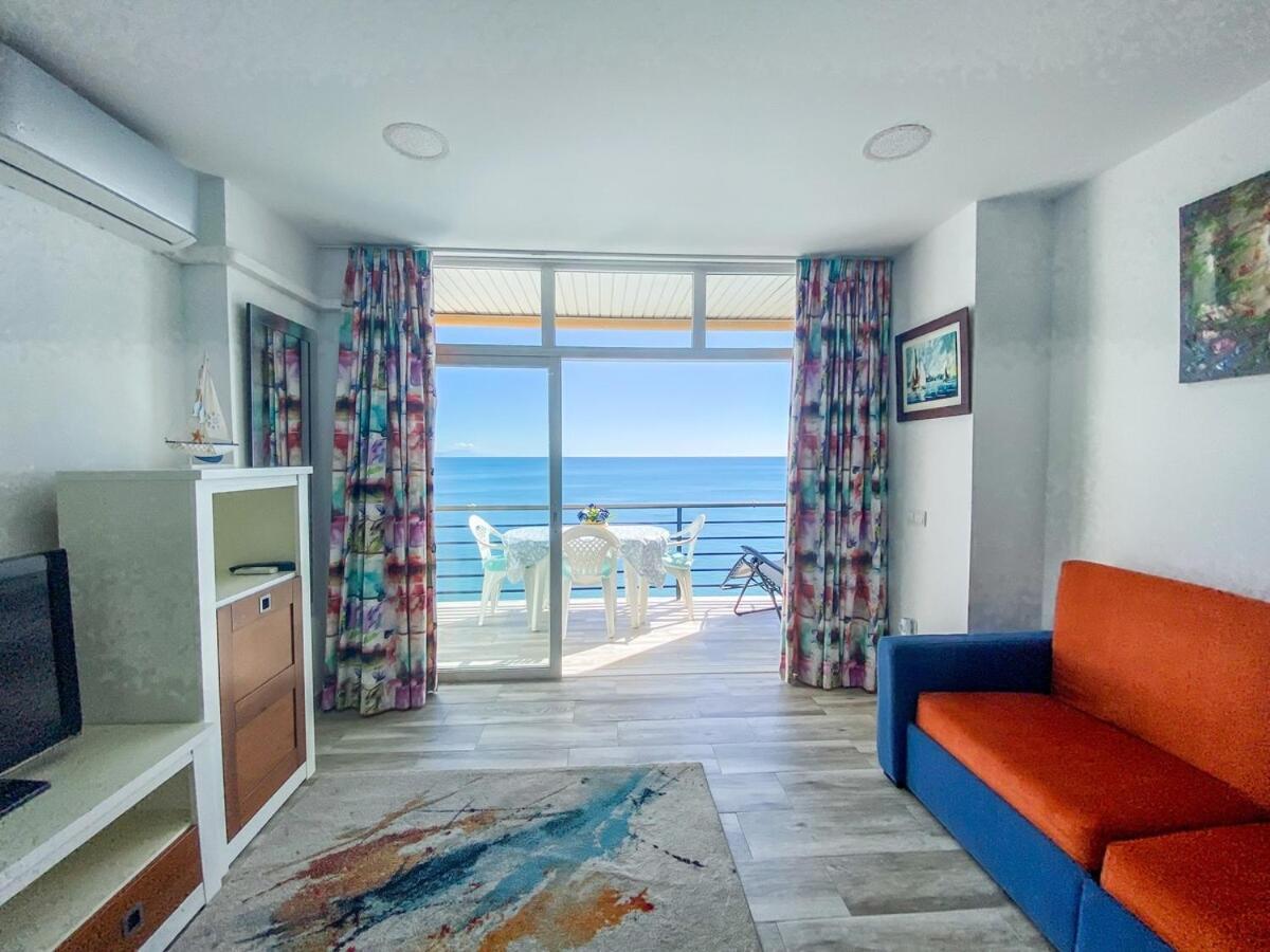 Vista Al Mar, Wifi, Terraza Y Piscina. Apartamento Torremolinos