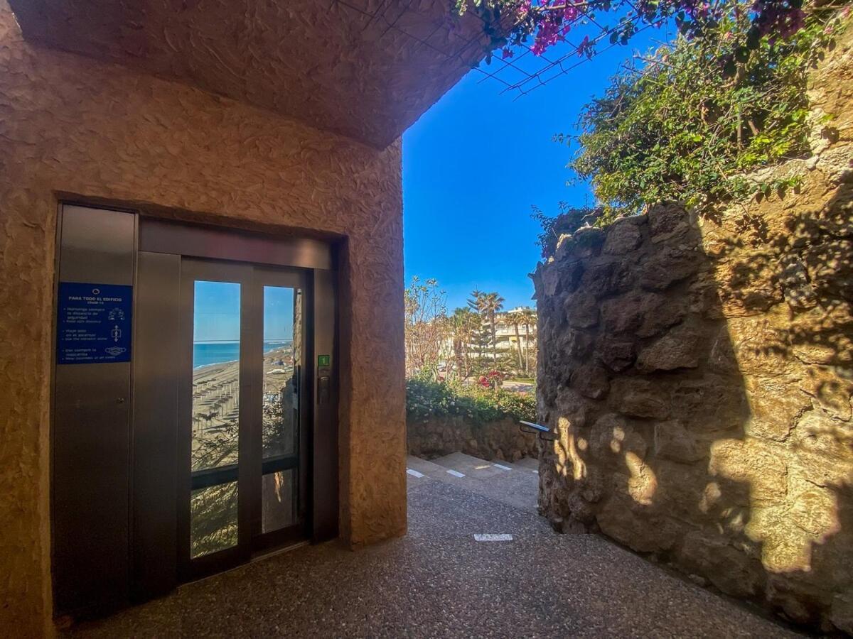 Apartamento Vista Al Mar, Wifi, Terraza Y Piscina. Torremolinos