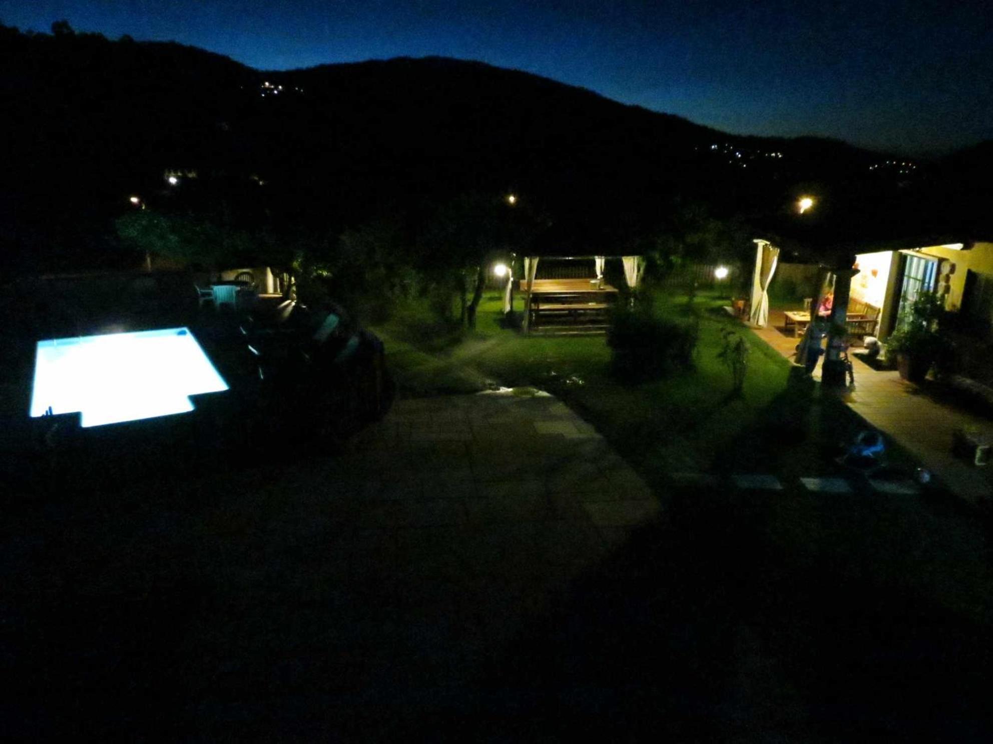 Con Piscinajardinbarbacoa Сasa de vacaciones