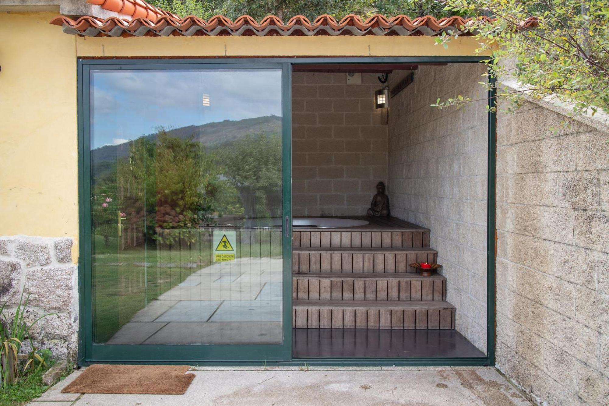 Con Piscinajardinbarbacoa Сasa de vacaciones