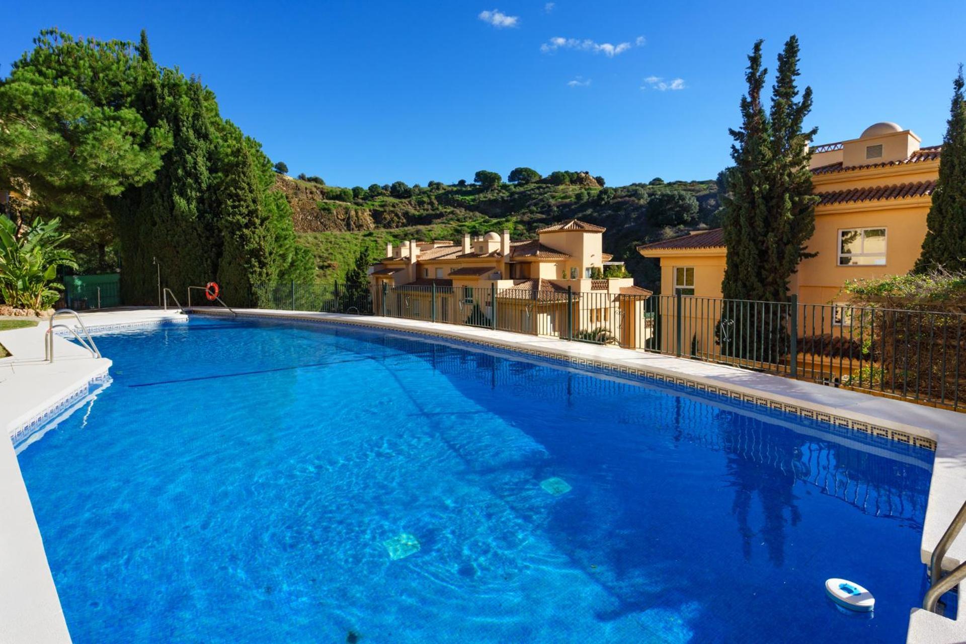 3 Bedroom, Floor With Fantastic Terrace And Pools Sitio de Calahonda