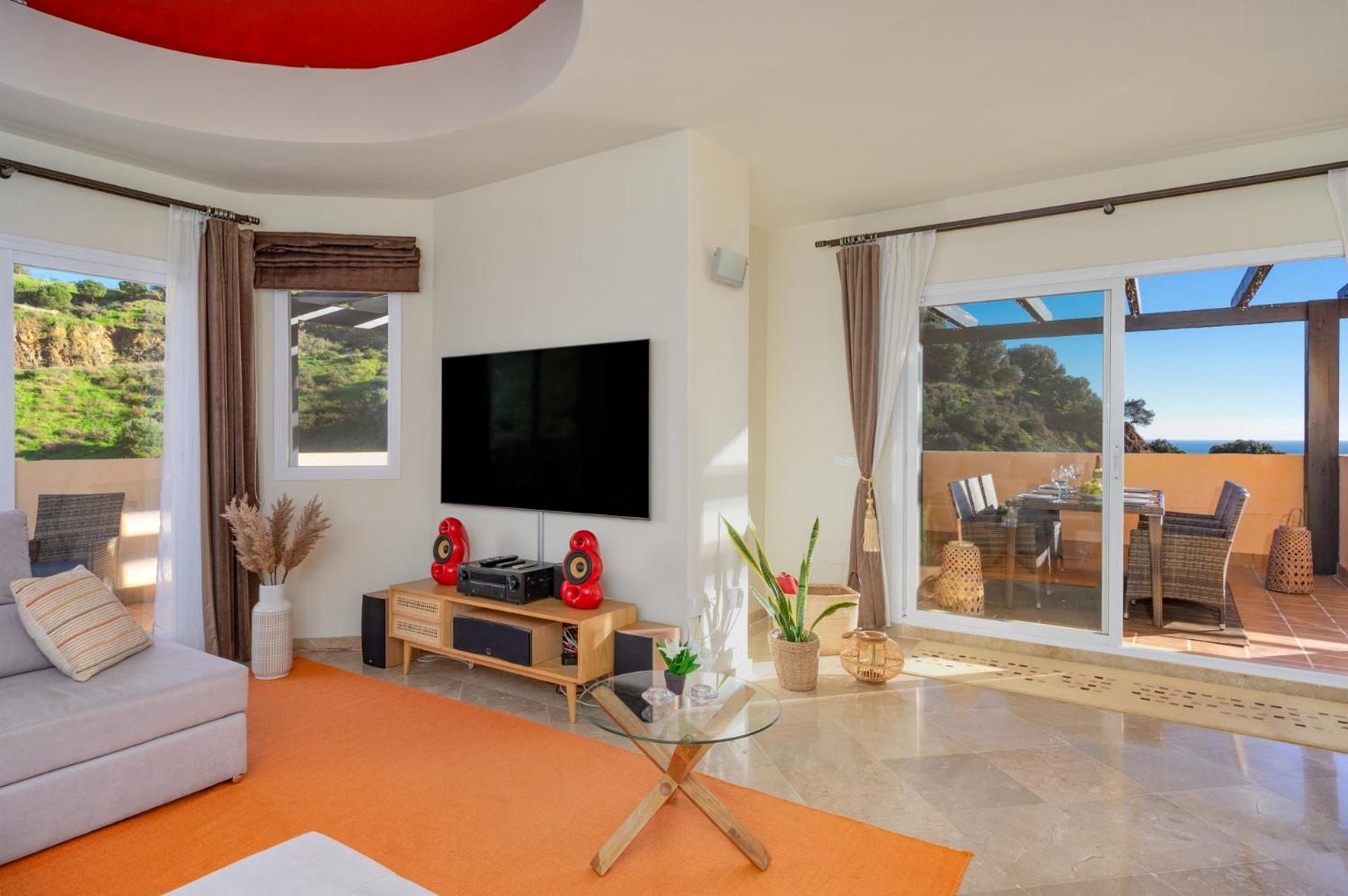 3 Bedroom, Floor With Fantastic Terrace And Pools Apartamento