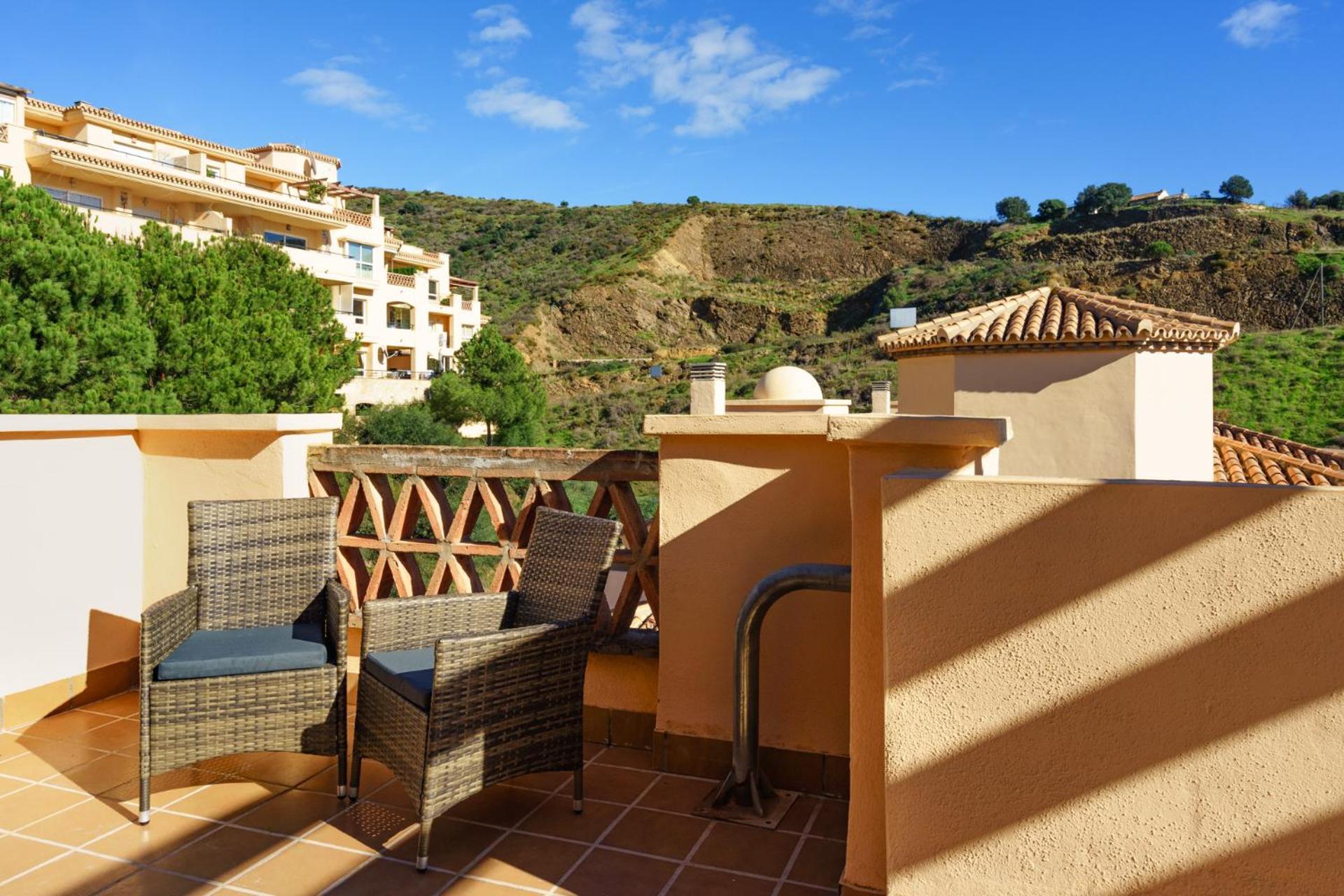 Apartamento 3 Bedroom, Floor With Fantastic Terrace And Pools Sitio de Calahonda
