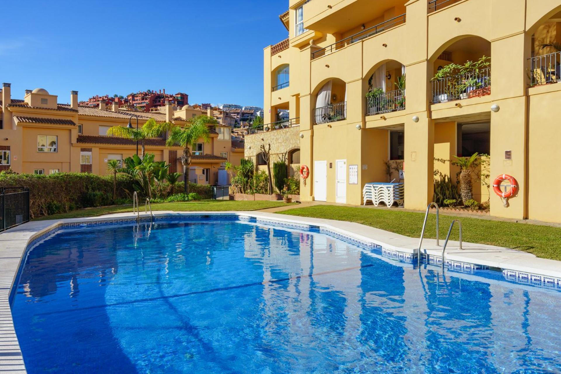 3 Bedroom, Floor With Fantastic Terrace And Pools Apartamento
