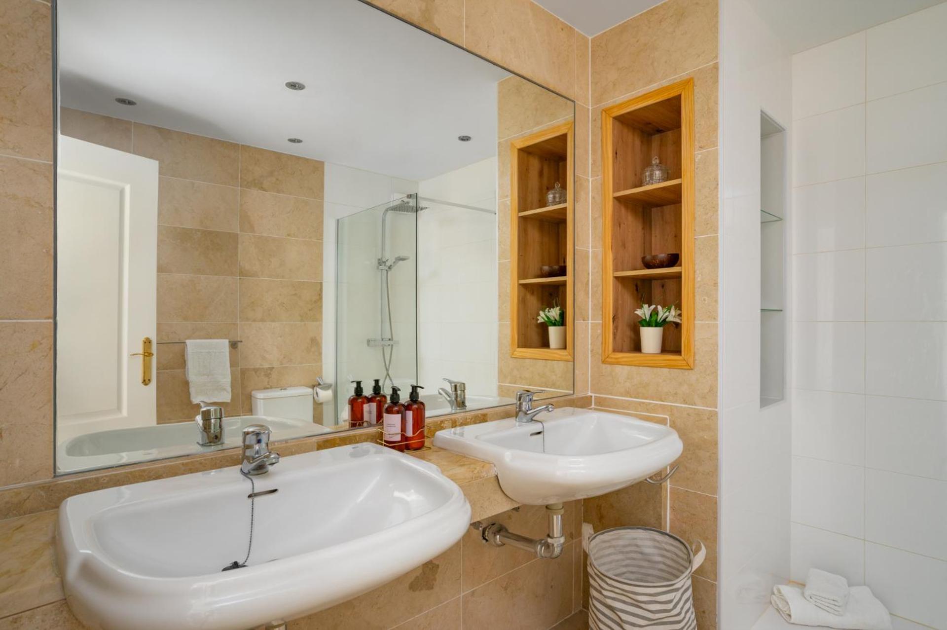 3 Bedroom, Floor With Fantastic Terrace And Pools Apartamento Sitio de Calahonda