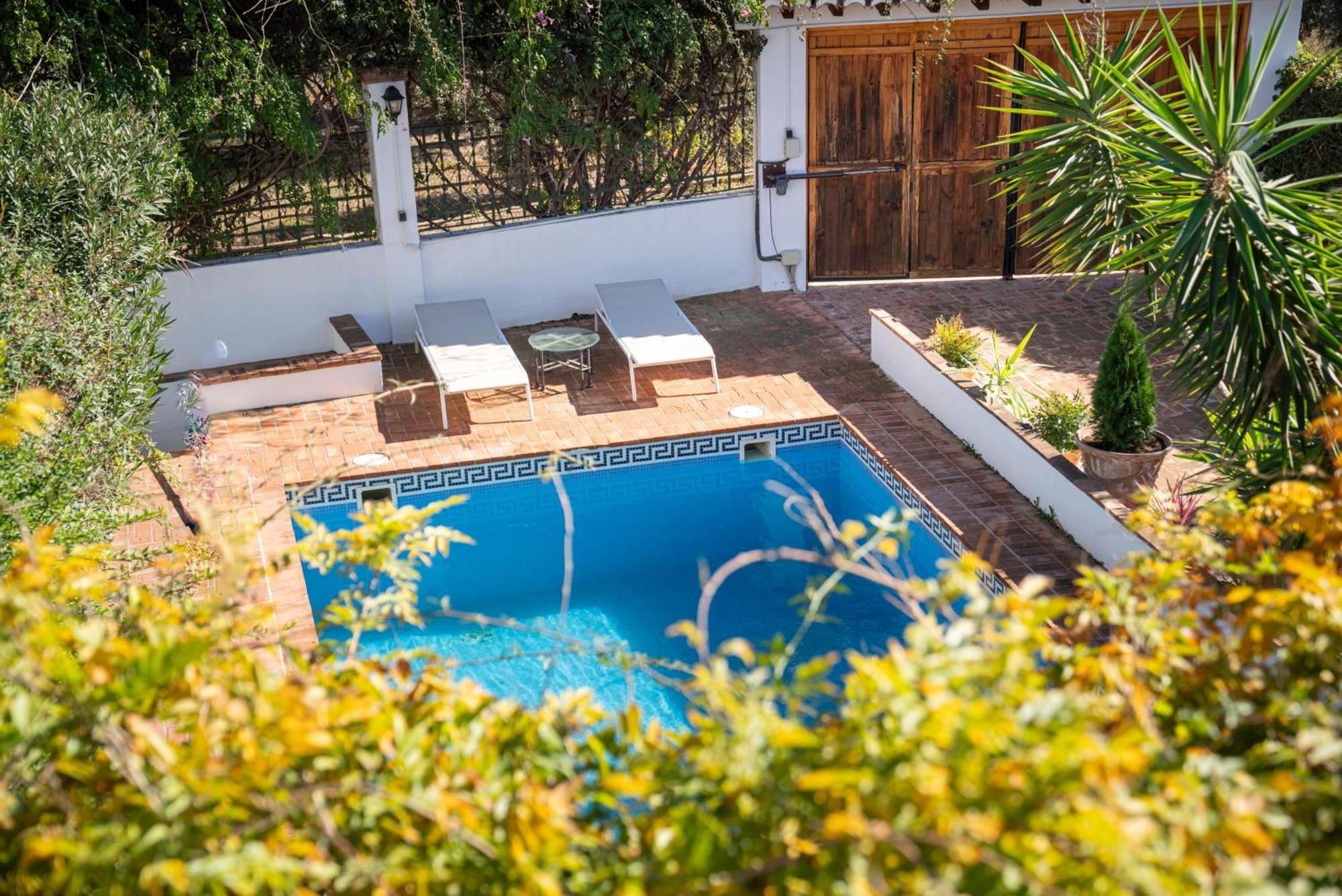 Buenos Dias Chimenea Barbacoa Y Piscina