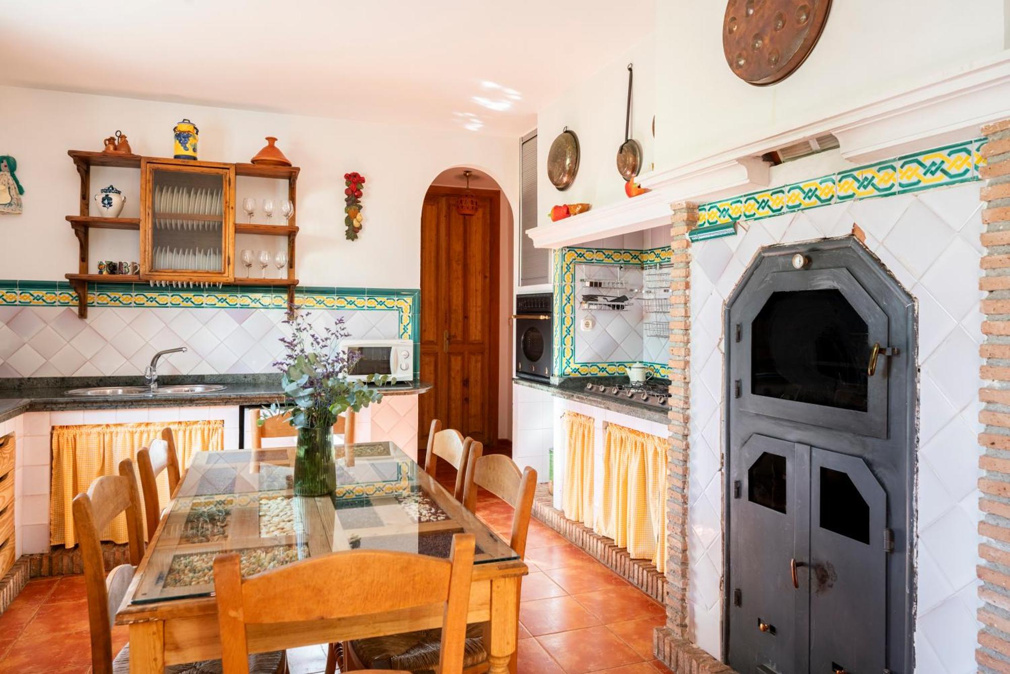 Buenos Dias Chimenea Barbacoa Y Piscina Padul
