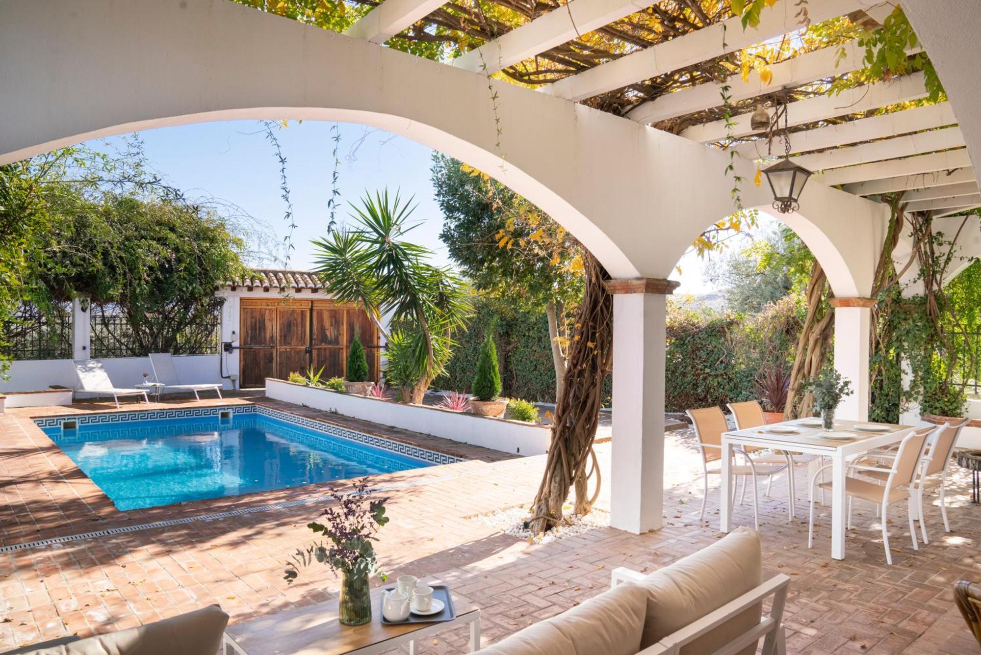 Buenos Dias Chimenea Barbacoa Y Piscina