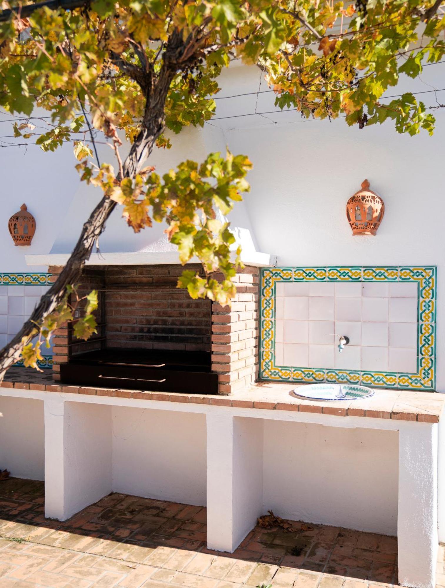 Buenos Dias Chimenea Barbacoa Y Piscina