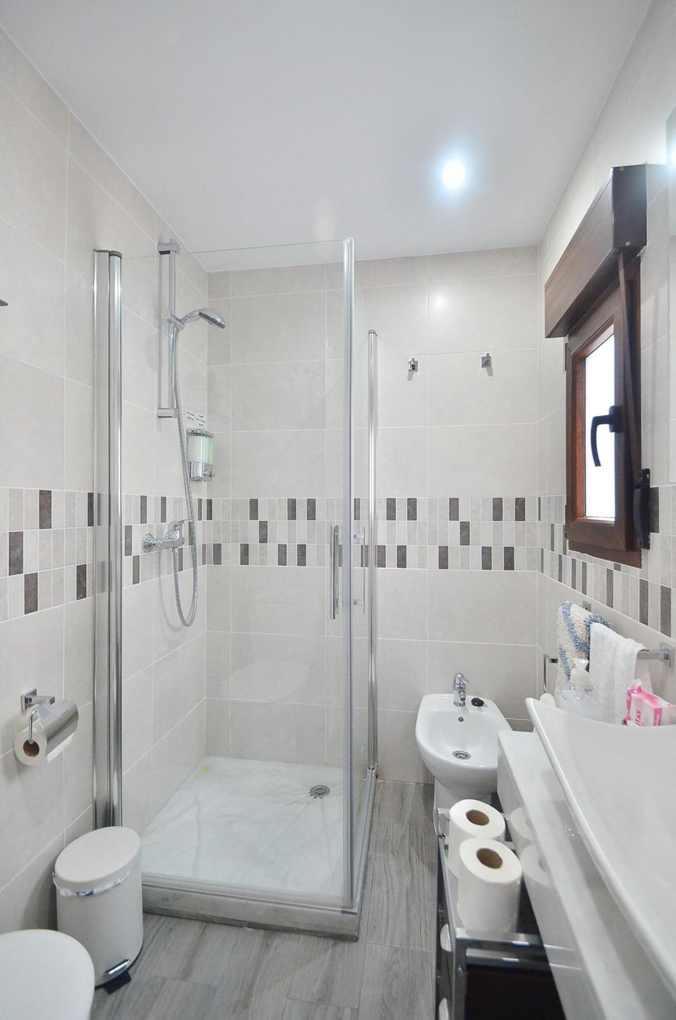 Madinat Garnata, Parking & Rooftop Terrace Holiday home *