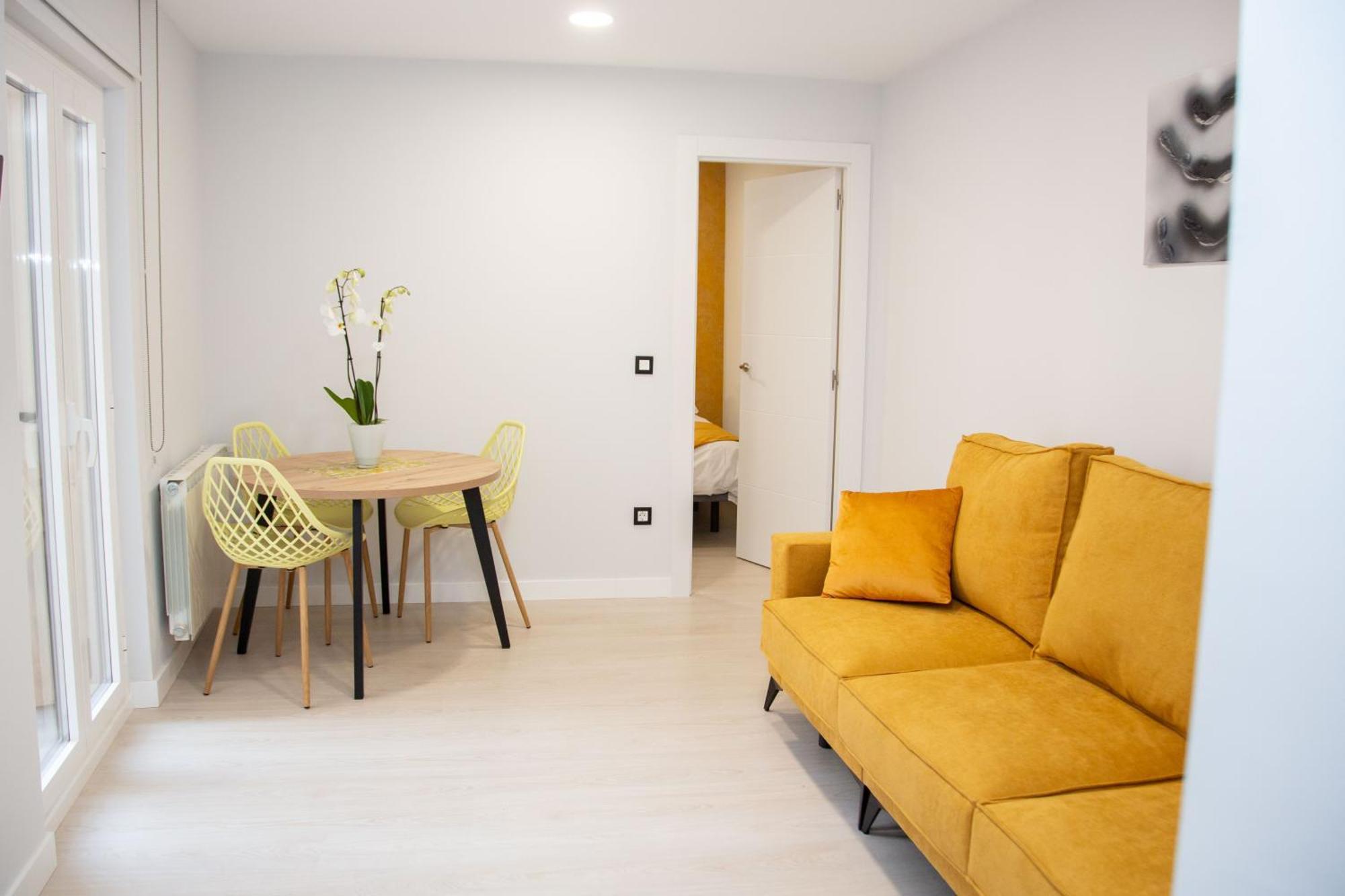 Aparthotel Pregonero Urban - Amarillo Soria