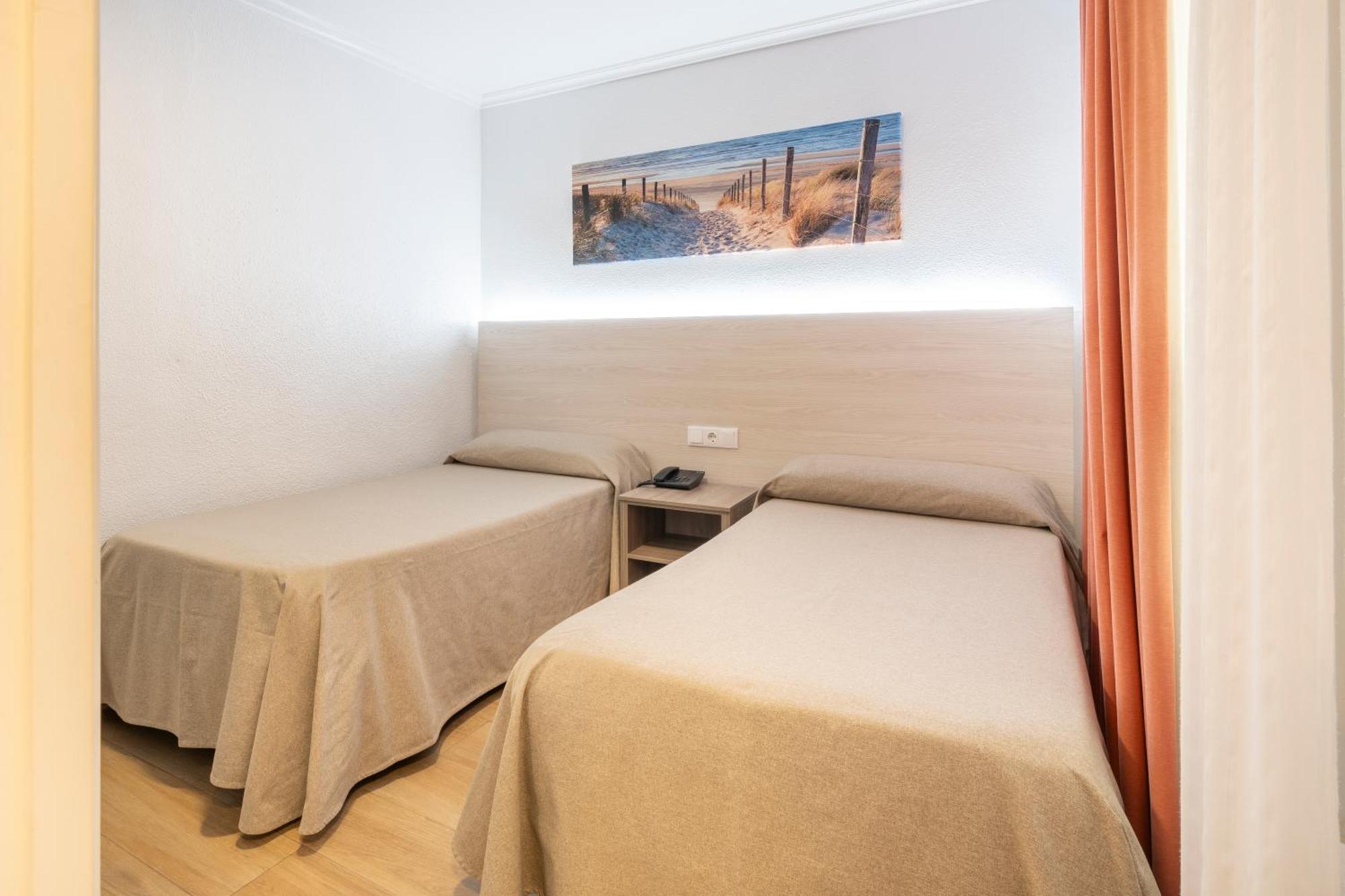 Pensimar Guest house El Altet