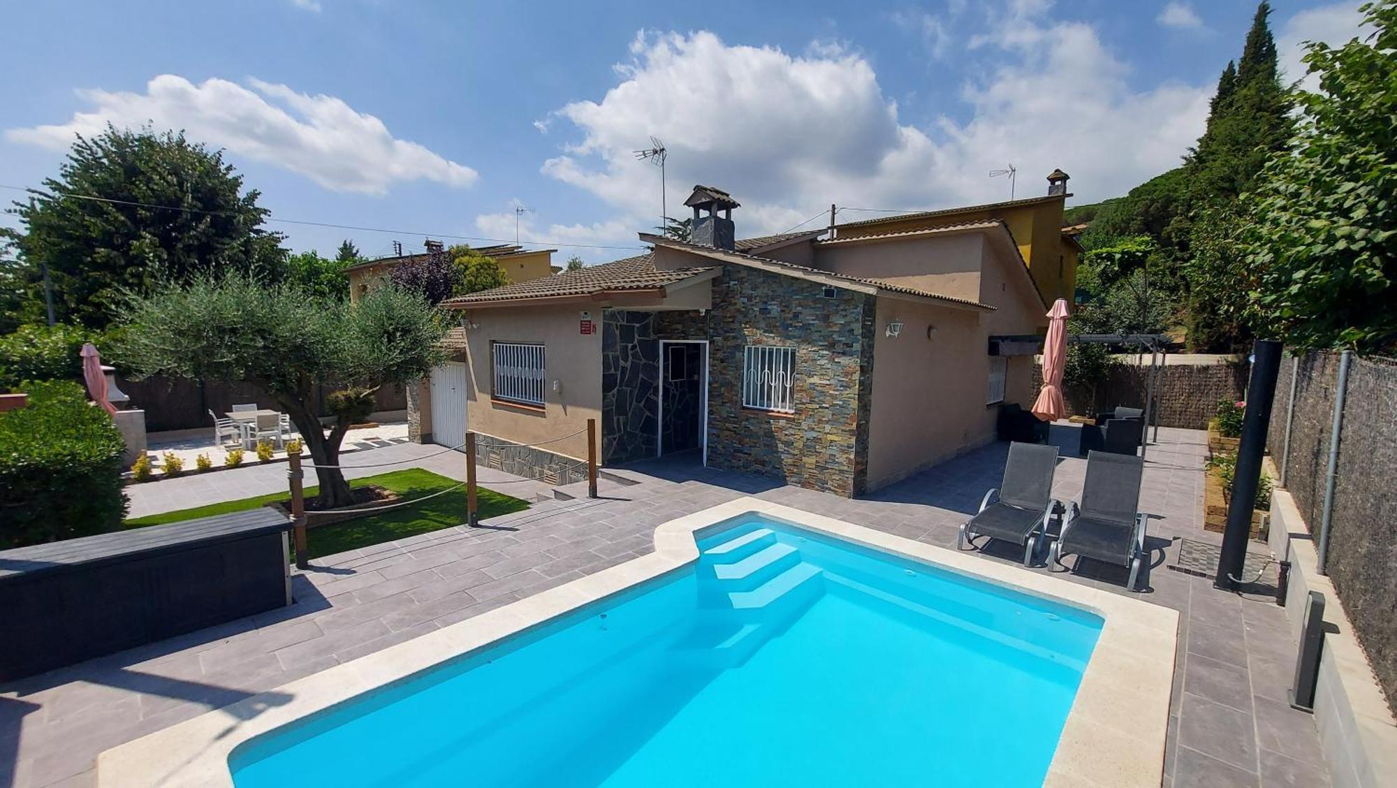Cerca De Barcelona, Y Entre Tres Parques Naturales, Casa De 4 Y 2 Banos Con Piscina, Barbacoa Y Chimenea * Sant Antoni de Vilamajor
