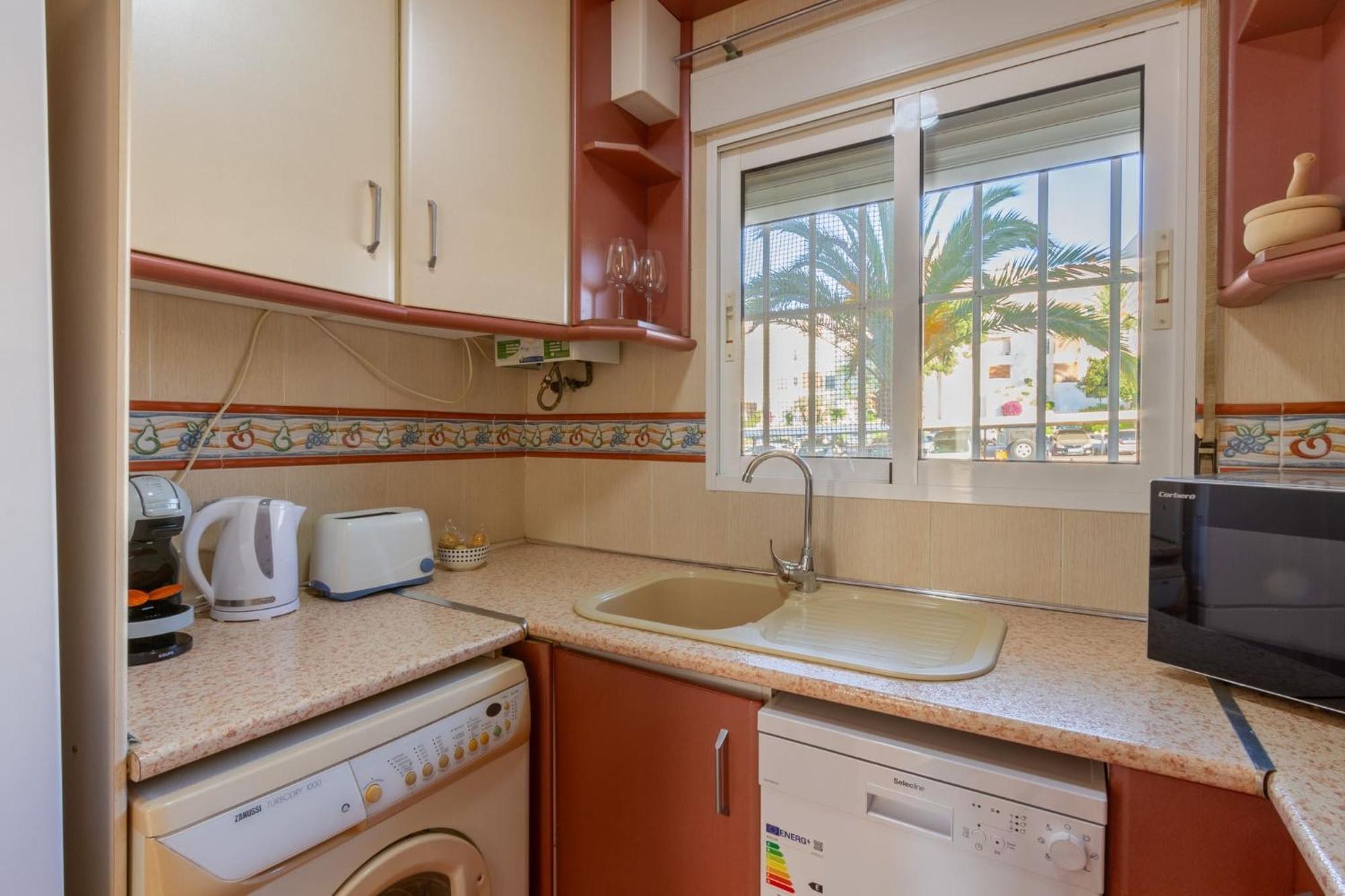 The Lookout - Seaviews & Pool Apartment