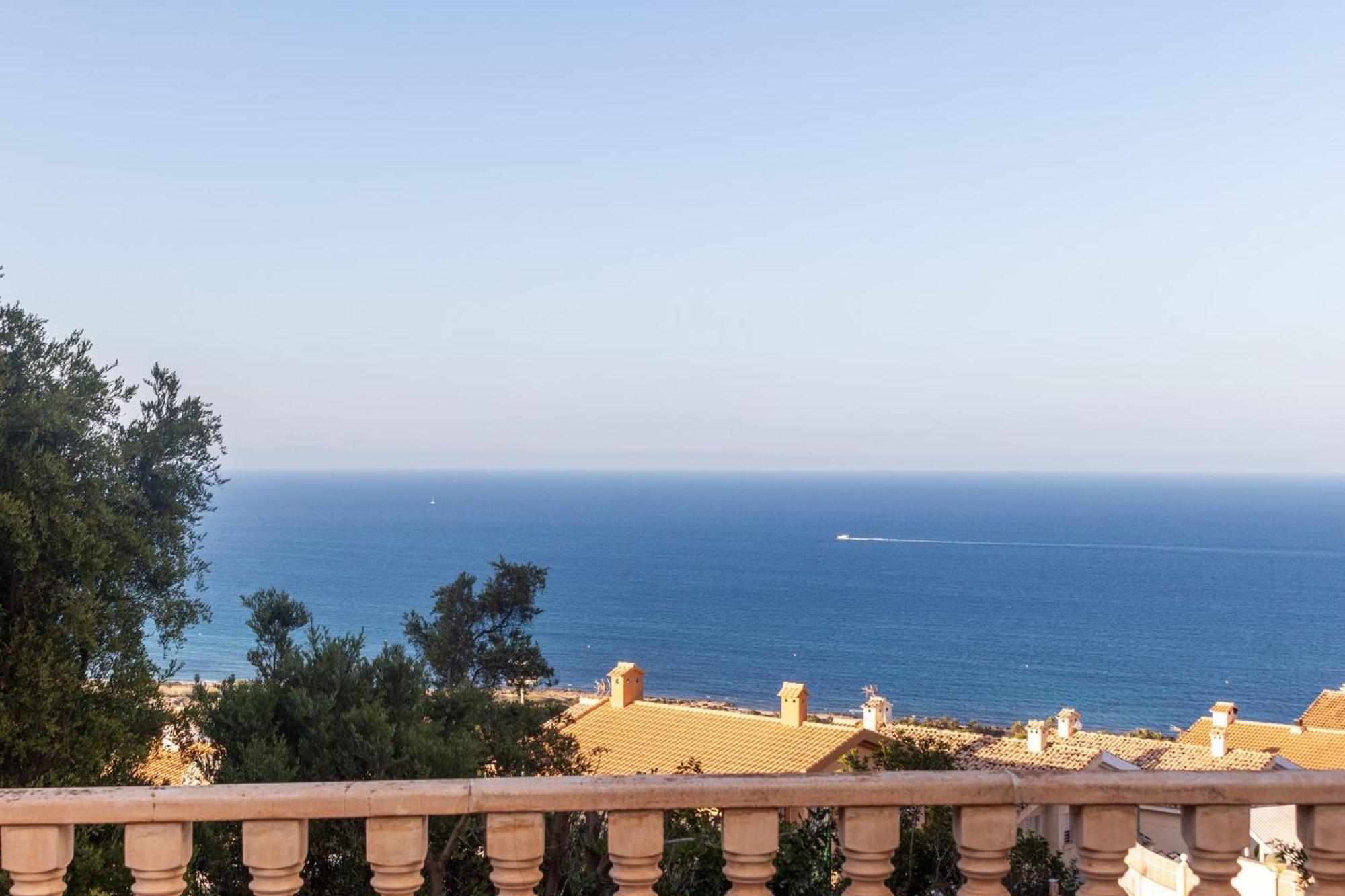 The Lookout - Seaviews & Pool *