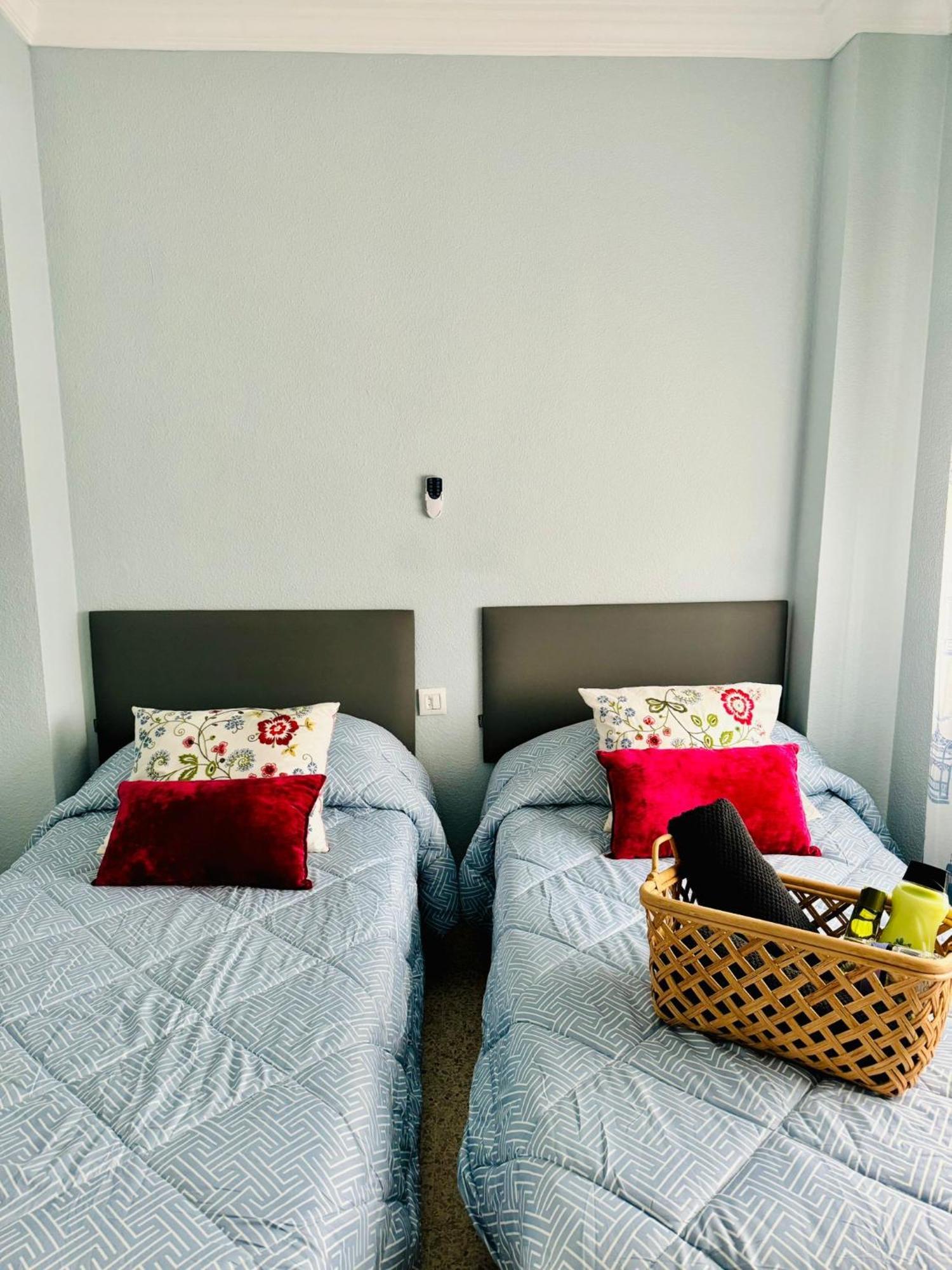Sunny Semidetached Private House 10min From Center Holiday home