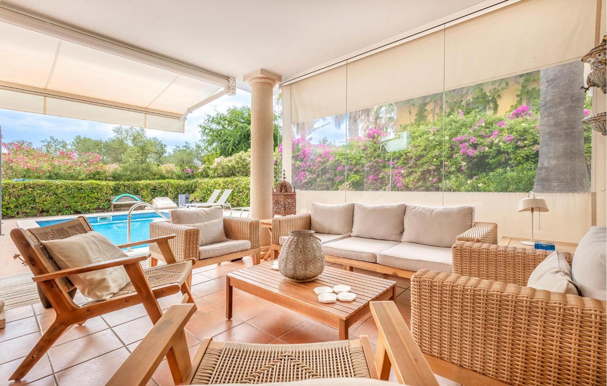 5 Bedroom Awesome In Reus