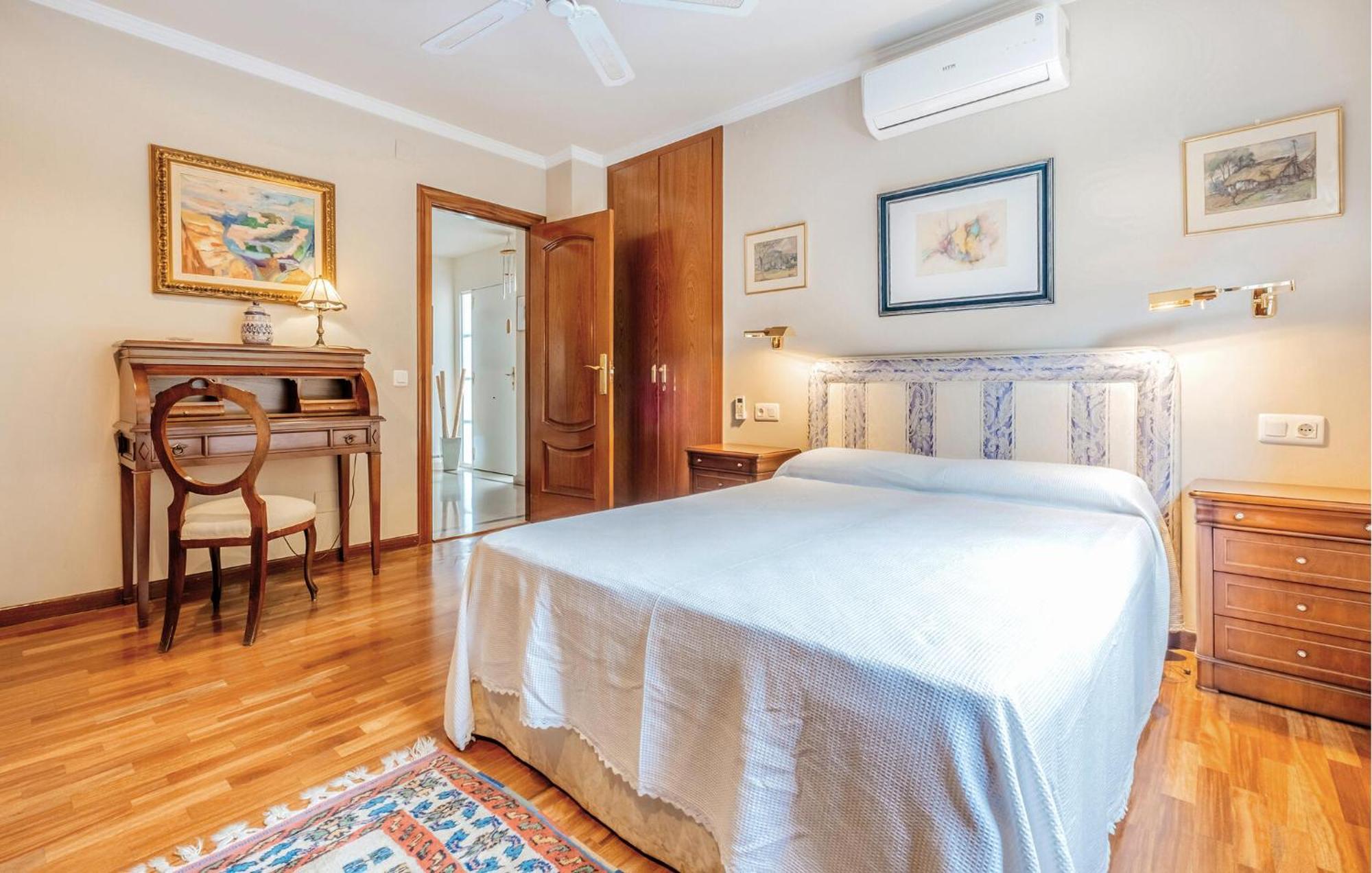 5 Bedroom Awesome In Reus