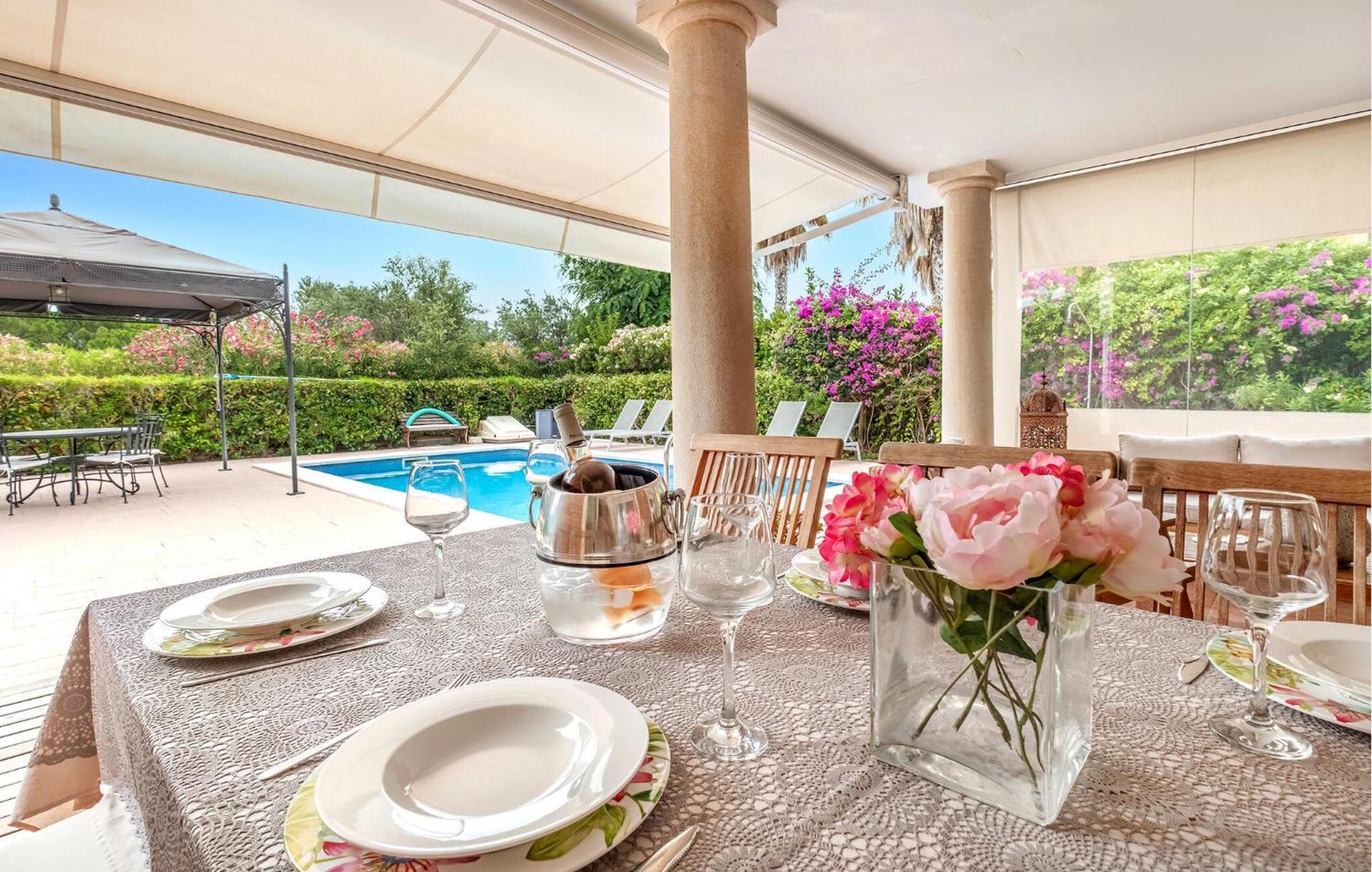 5 Bedroom Awesome In Сasa de vacaciones