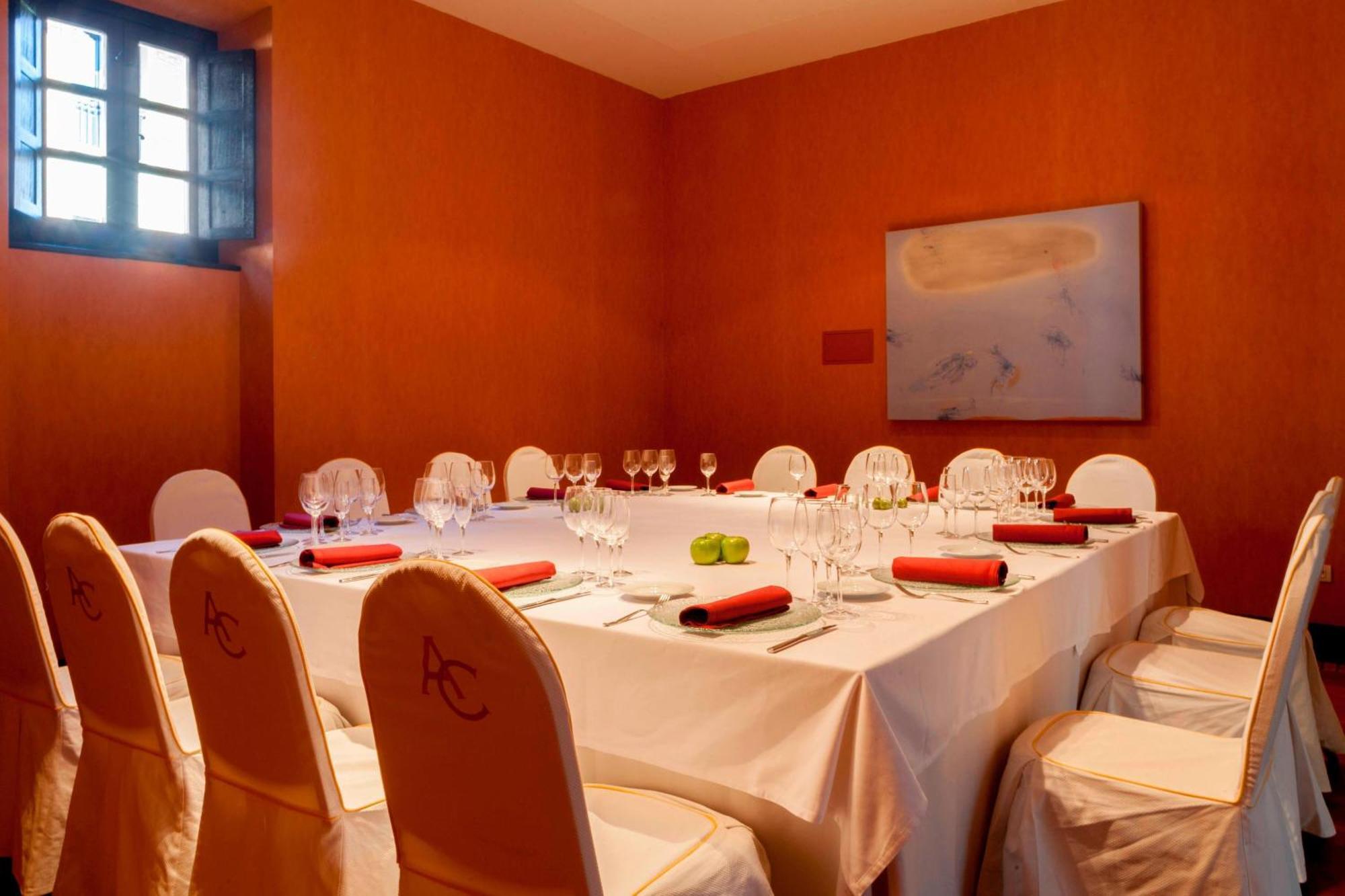 Ac Palacio De Santa Ana By Marriott Hotel 5*