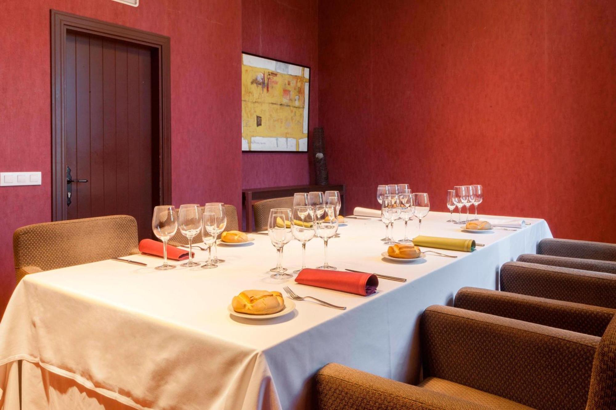 Hotel Ac Palacio De Santa Ana By Marriott 5*