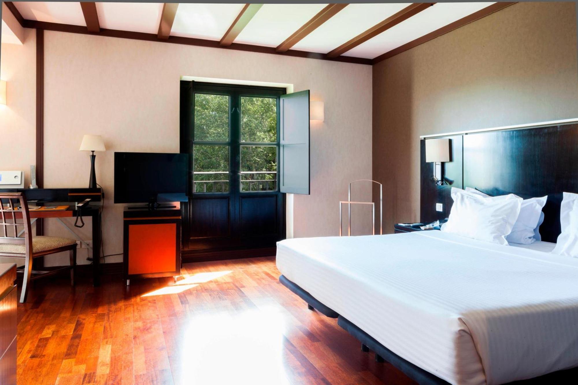 Ac Palacio De Santa Ana By Marriott Hotel 5*