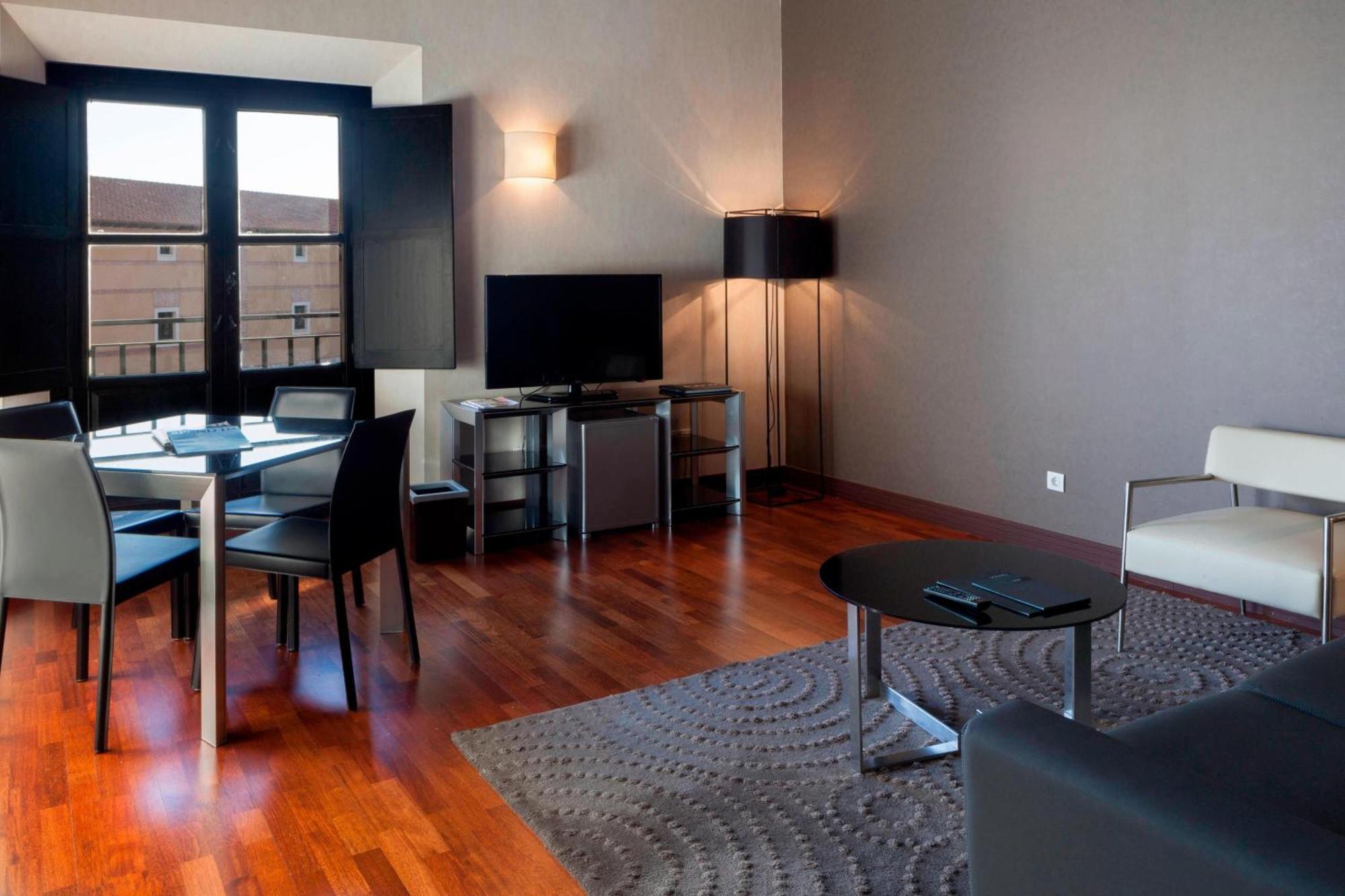 Hotel Ac Palacio De Santa Ana By Marriott 5*