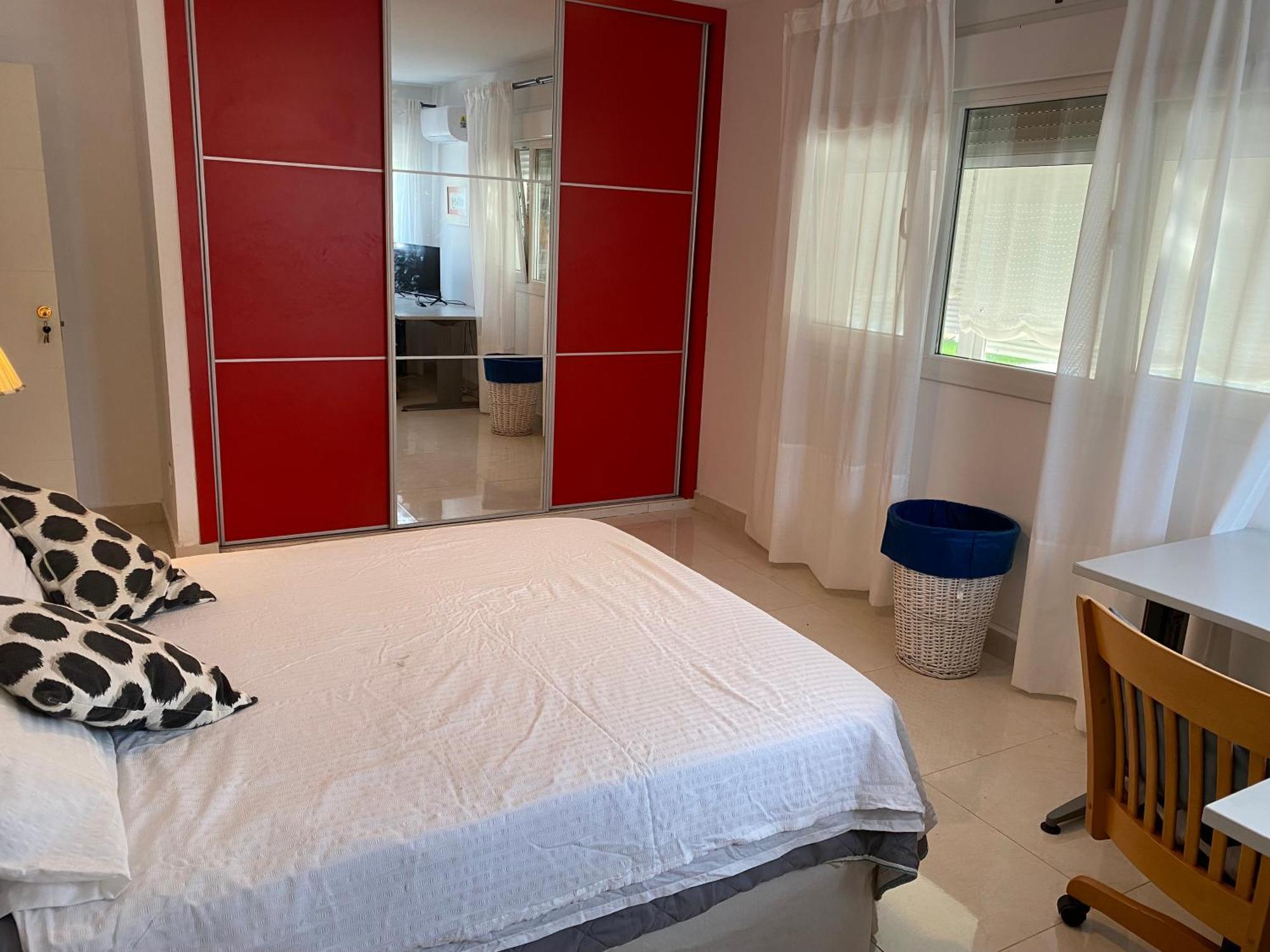 Privada Amplia Habitación en casa particular *