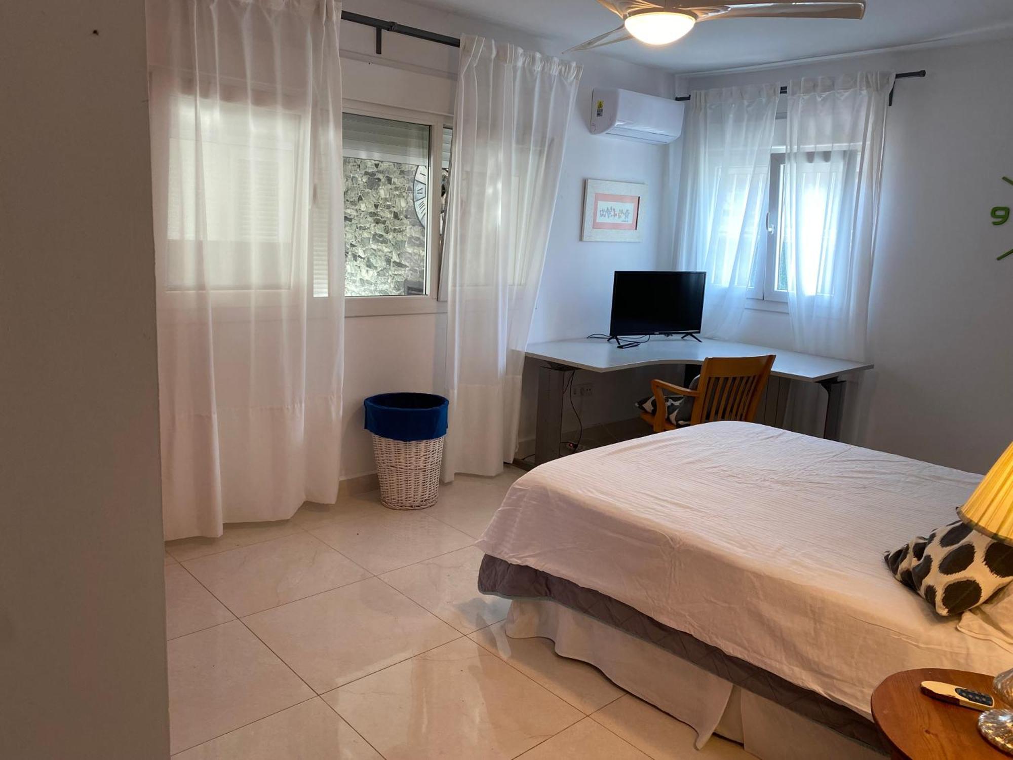 Habitación en casa particular Privada Amplia