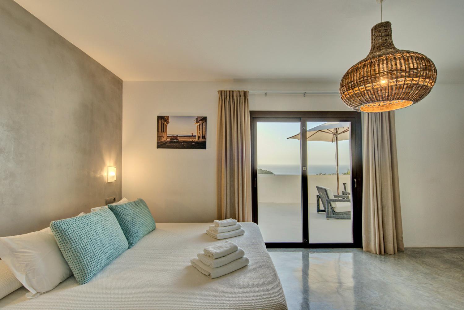 In Cala Salada Sleeps 14 Villa San Antonio Abad