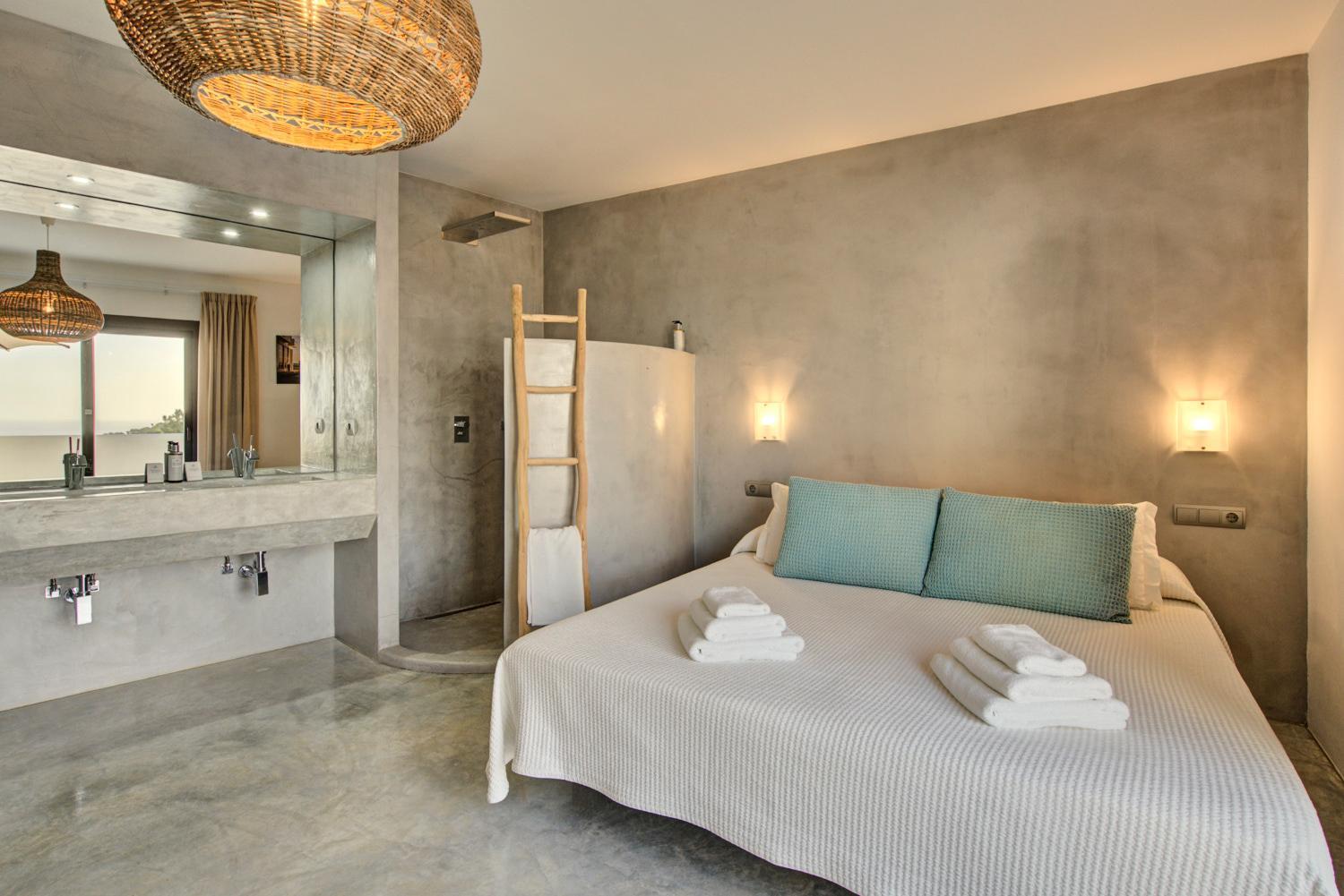 In Cala Salada Sleeps 14 San Antonio Abad