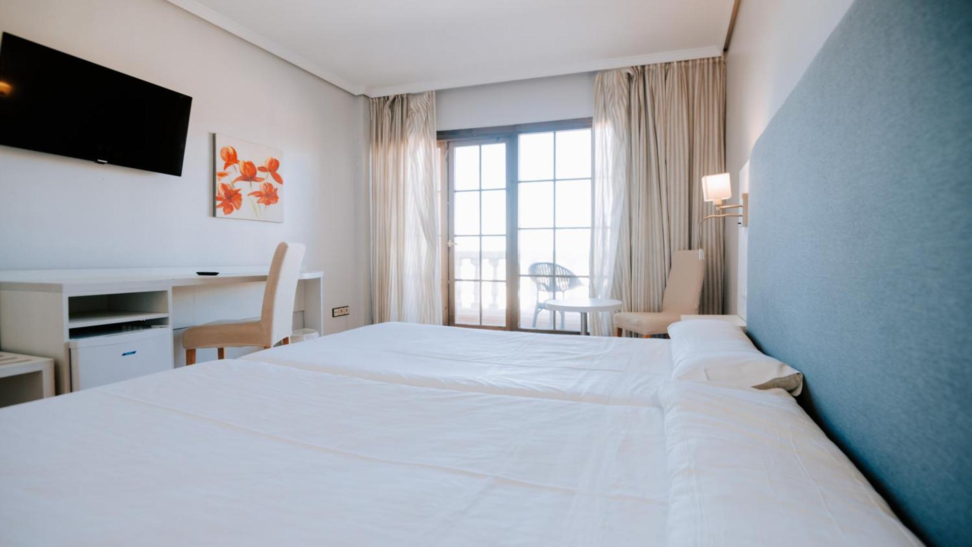 Bahia Sur Hotel 4*