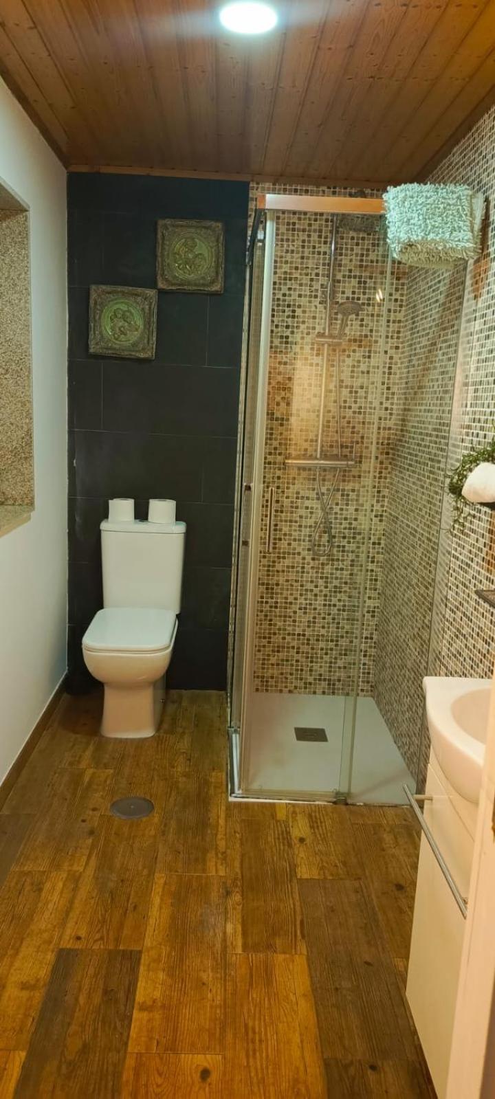 Vivienda Con Jardin Terraza Y Barbacoa *