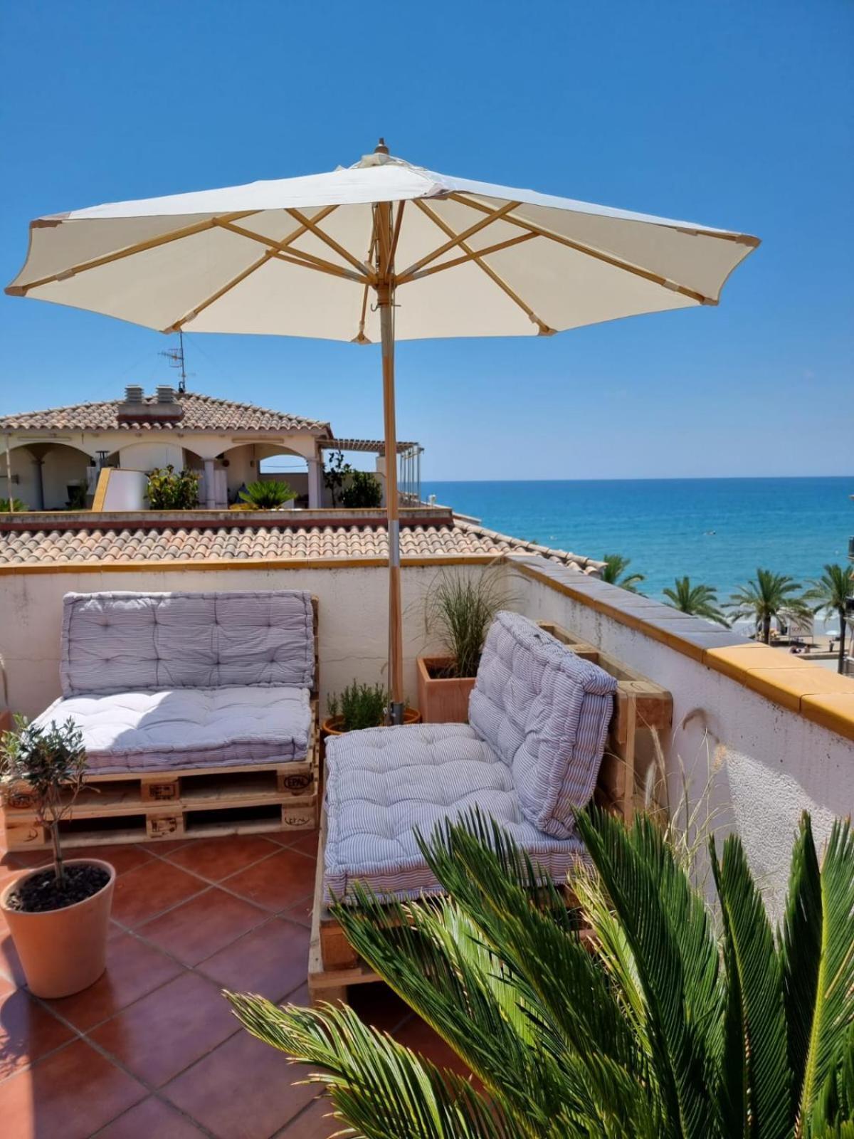 Seafront With Rooftop Terrace And Pool