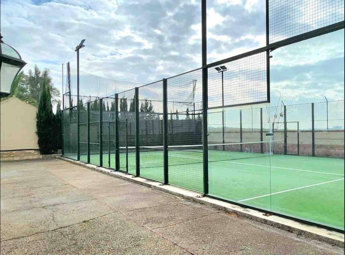 Precioso Con Piscina Y Pista De Padel Villa