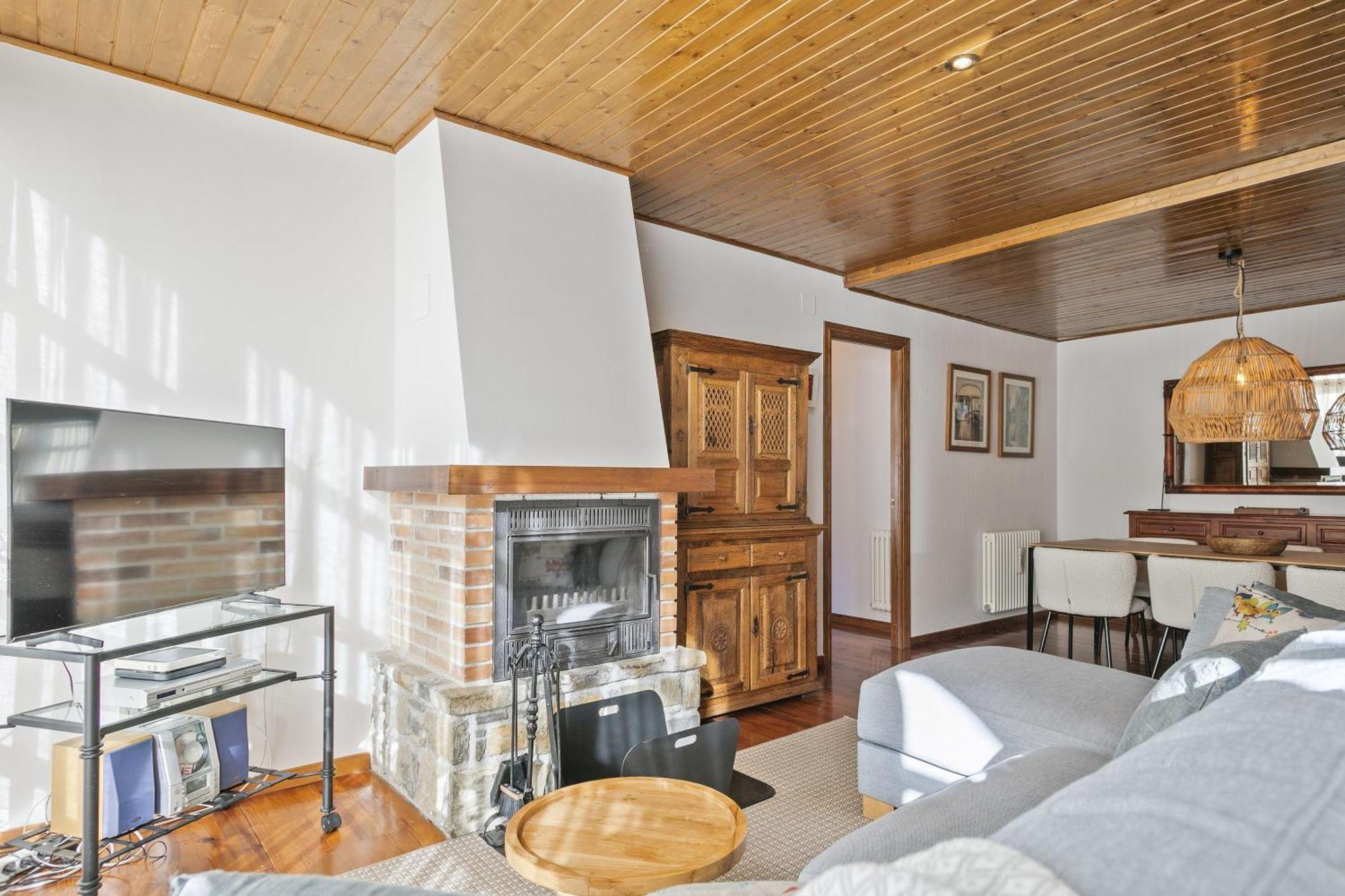 Luderna - Duplex Comets 4j Apartment