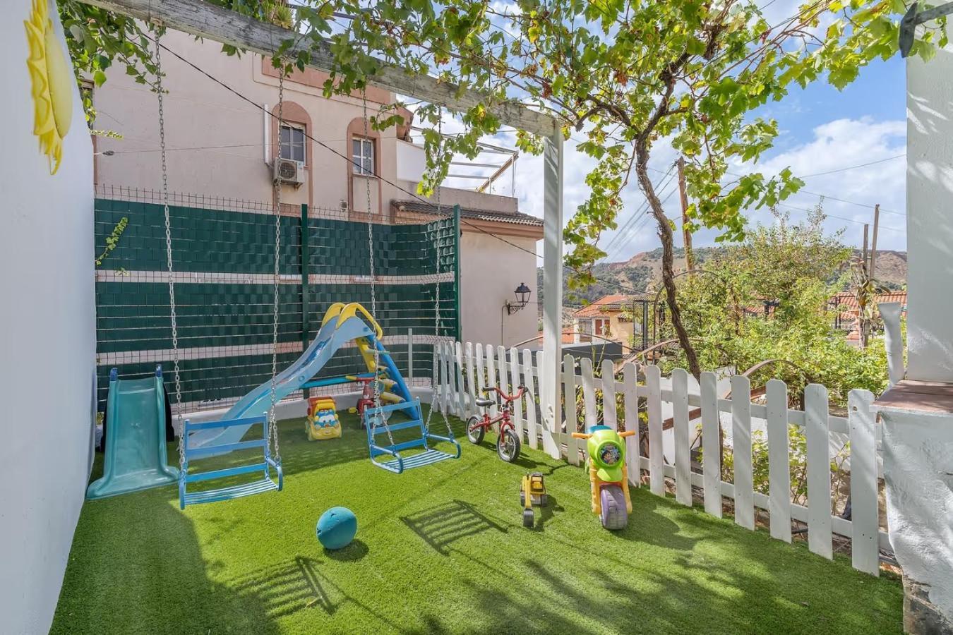 Vistablanca: Panoramic Views With Pool Near Alhambra Country house *