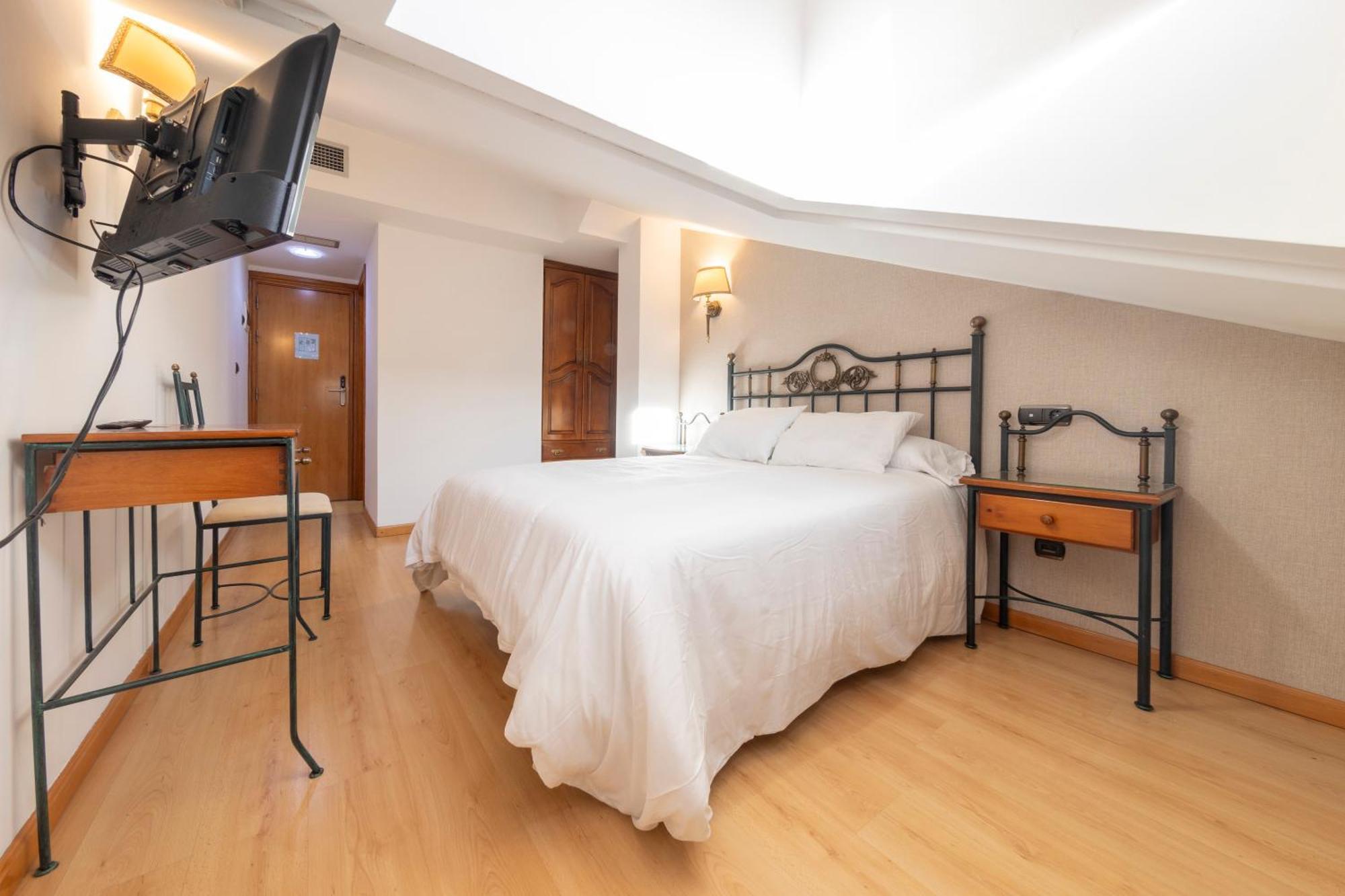 Sin Recep24h Puerta De La - Pet Friendly & Restaurante Pensión *